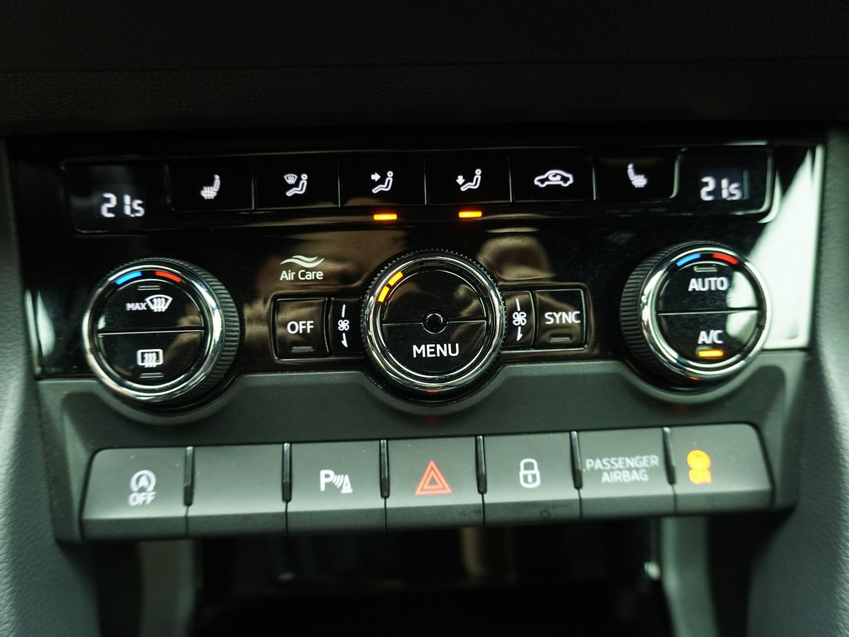 SKODA Karoq 2.0 TSI SportLine 4x4 DSG-image-11