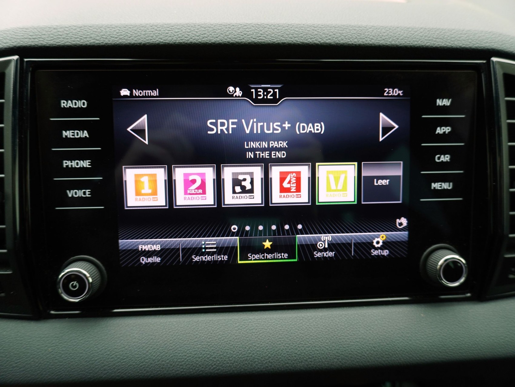 SKODA Karoq 2.0 TSI SportLine 4x4 DSG-image-17