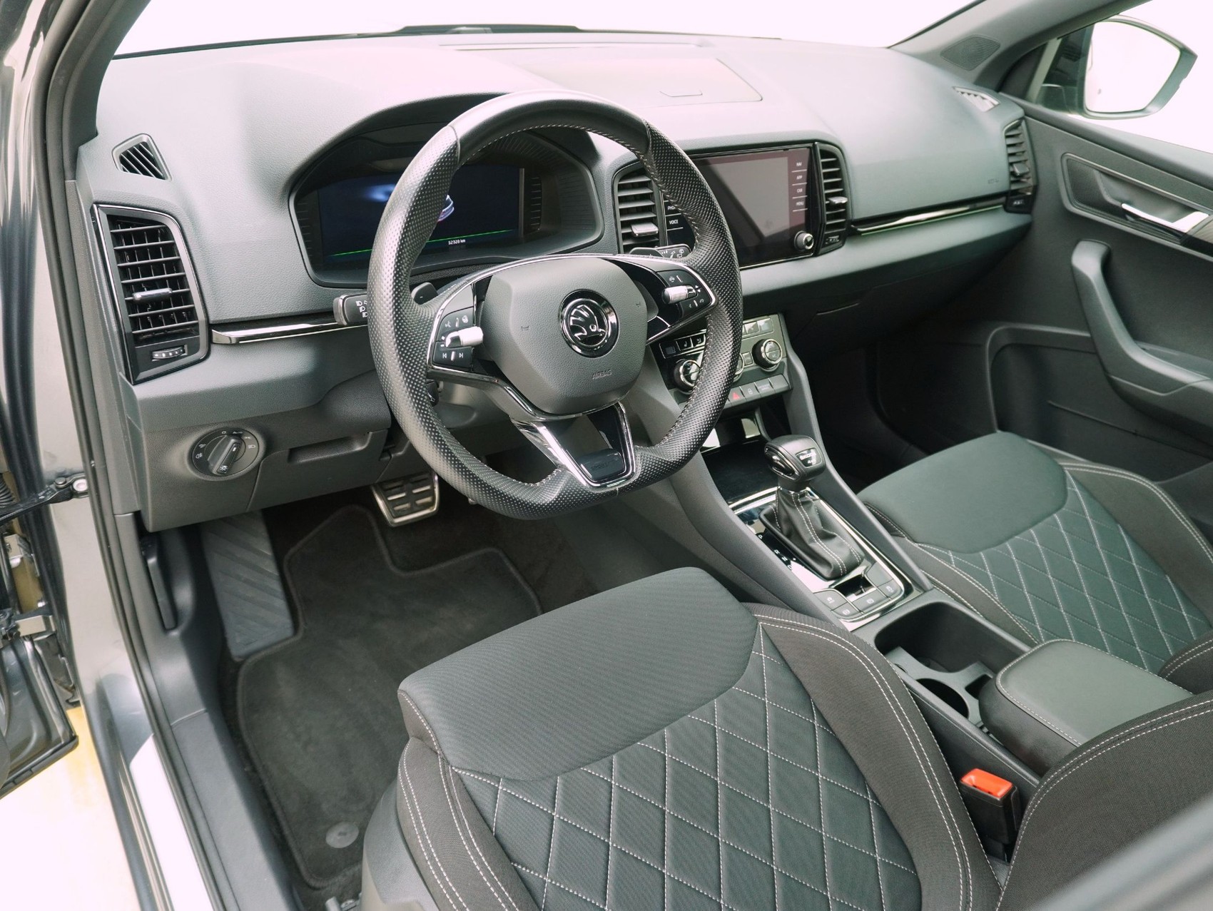 SKODA Karoq 2.0 TSI SportLine 4x4 DSG-image-8