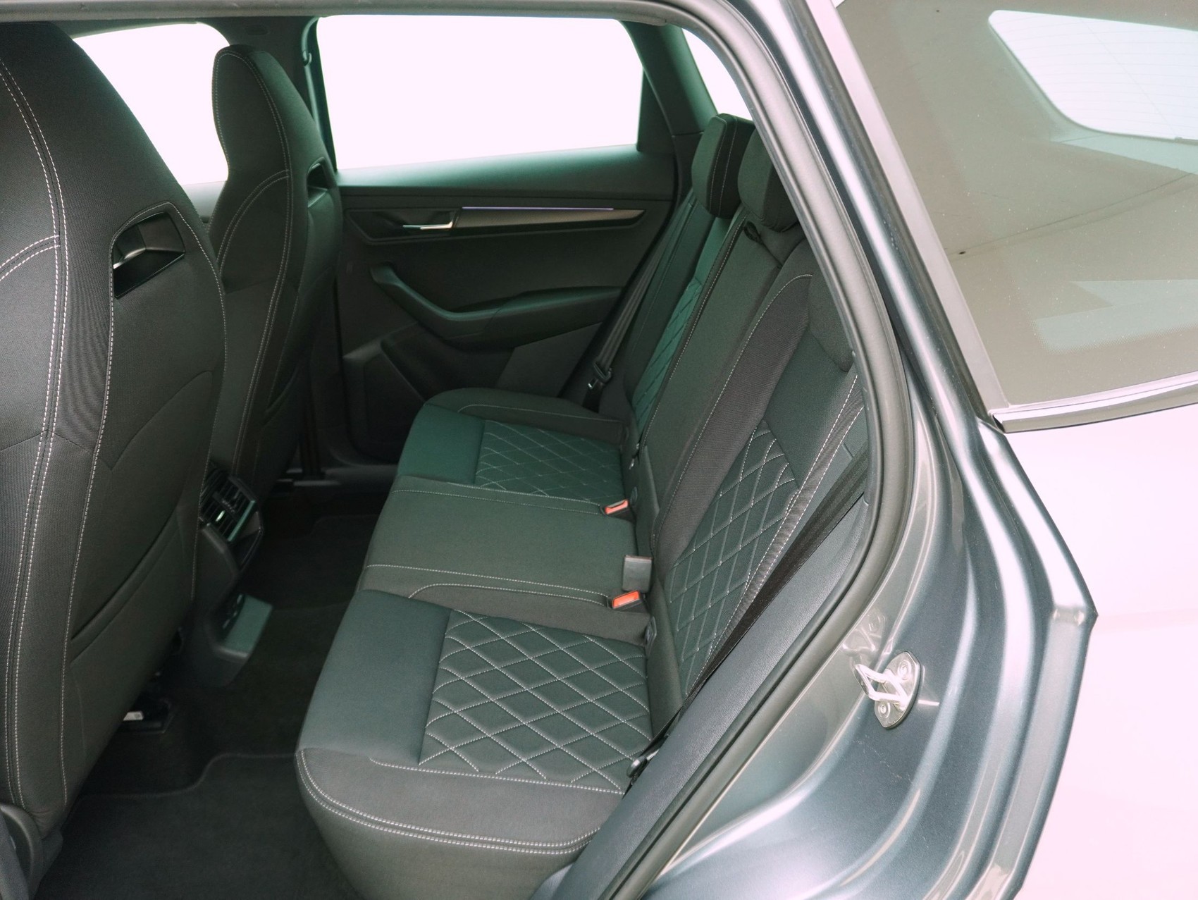 SKODA Karoq 2.0 TSI SportLine 4x4 DSG-image-9