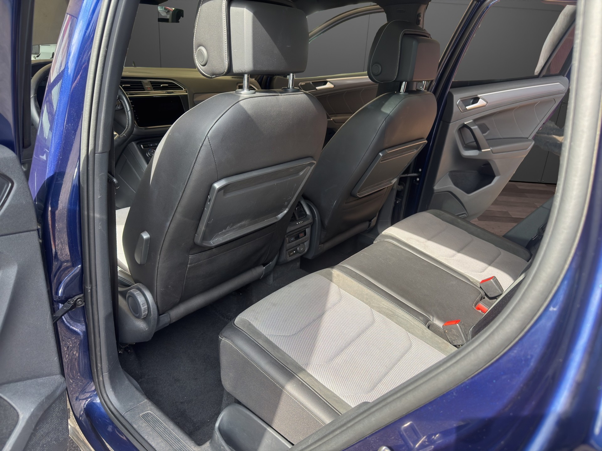 VW Tiguan 2.0 TDI SCR R-Line Highline 4Motion DSG-image-19