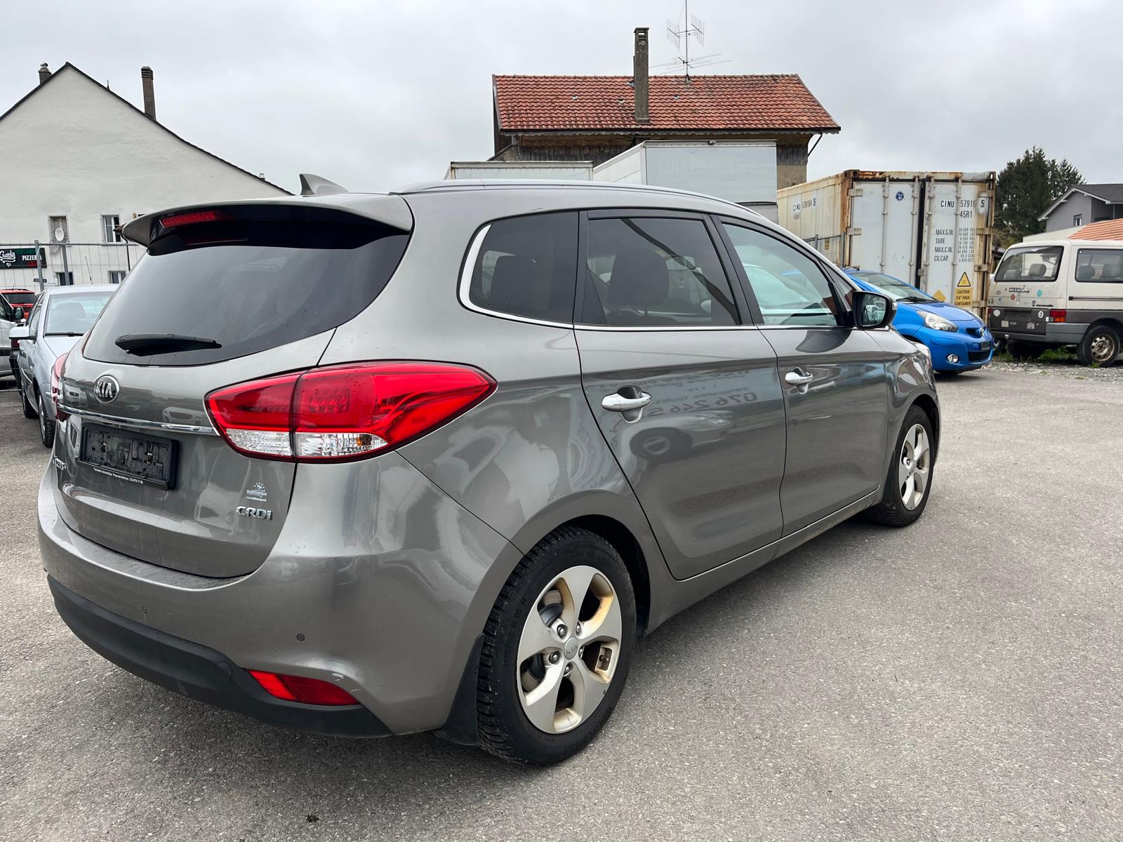 KIA Carens 1.7 CRDi Swiss Eco Edition DCT-image-5