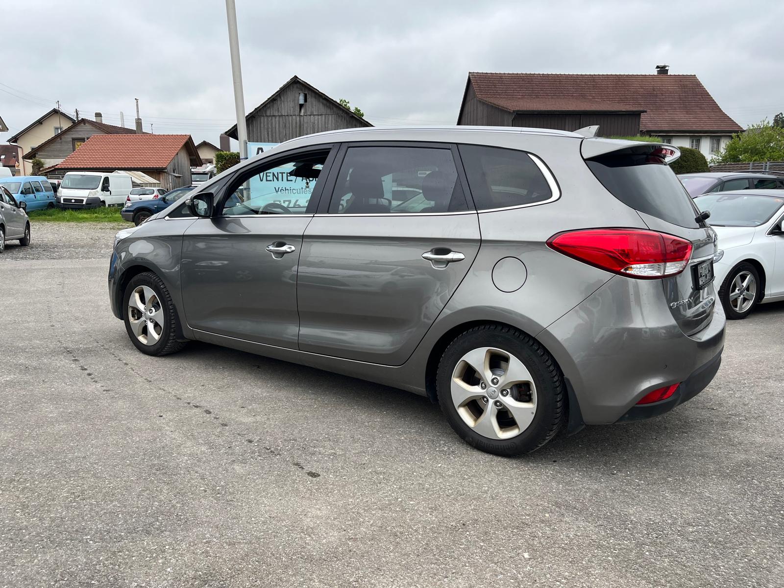 KIA Carens 1.7 CRDi Swiss Eco Edition DCT-image-2