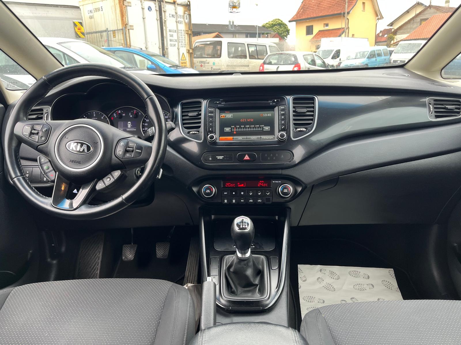 KIA Carens 1.7 CRDi Swiss Eco Edition DCT-image-8