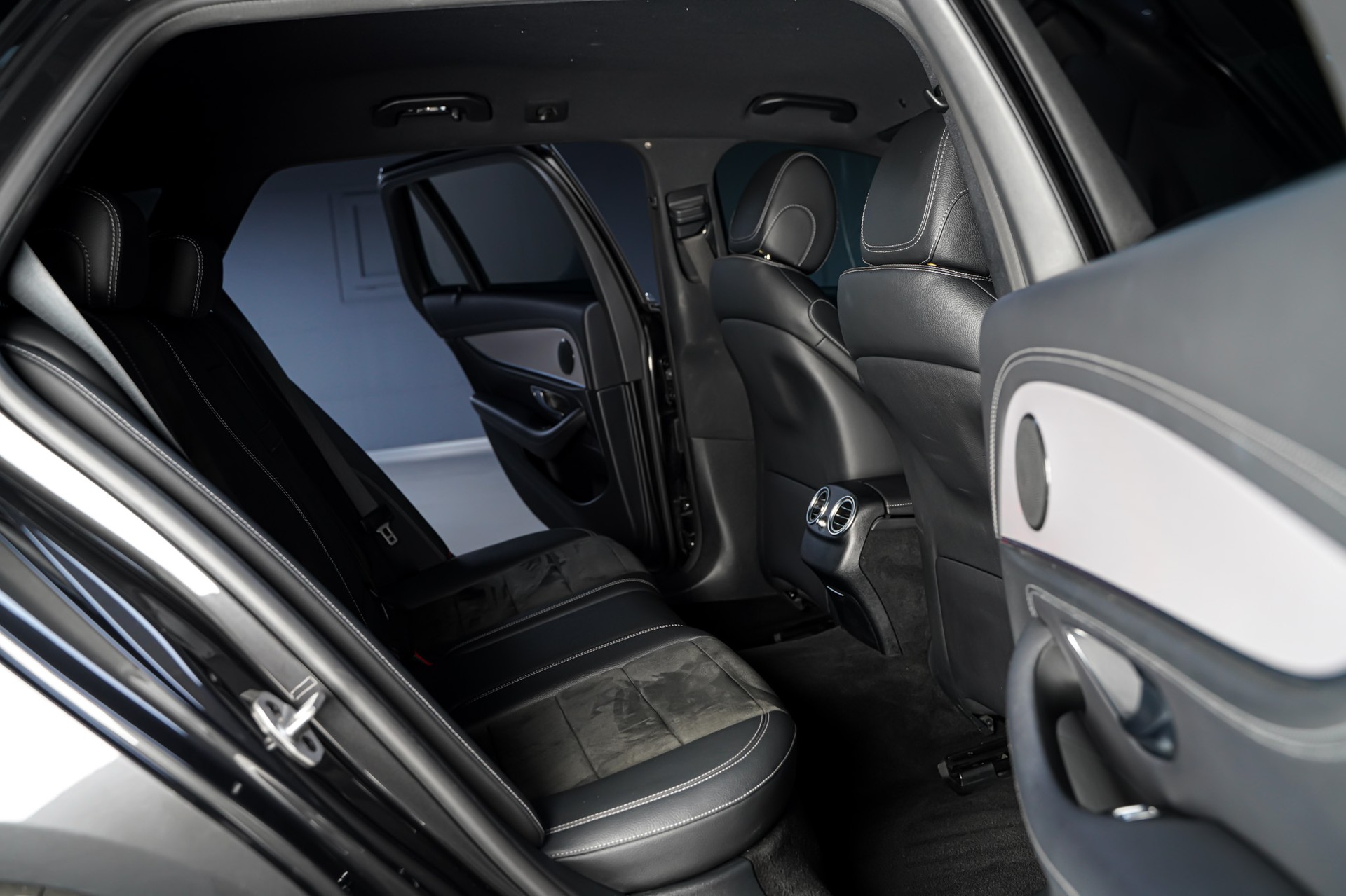 MERCEDES-BENZ E 220 d T 4Matic AMG Line 9G-Tronic-image-13