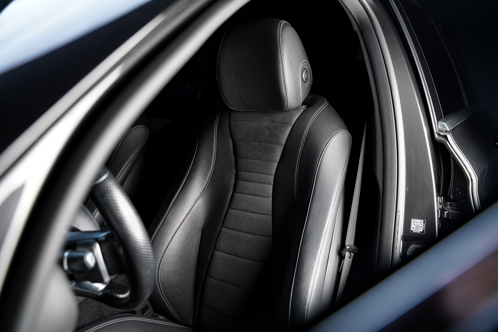 MERCEDES-BENZ E 220 d T 4Matic AMG Line 9G-Tronic-image-11