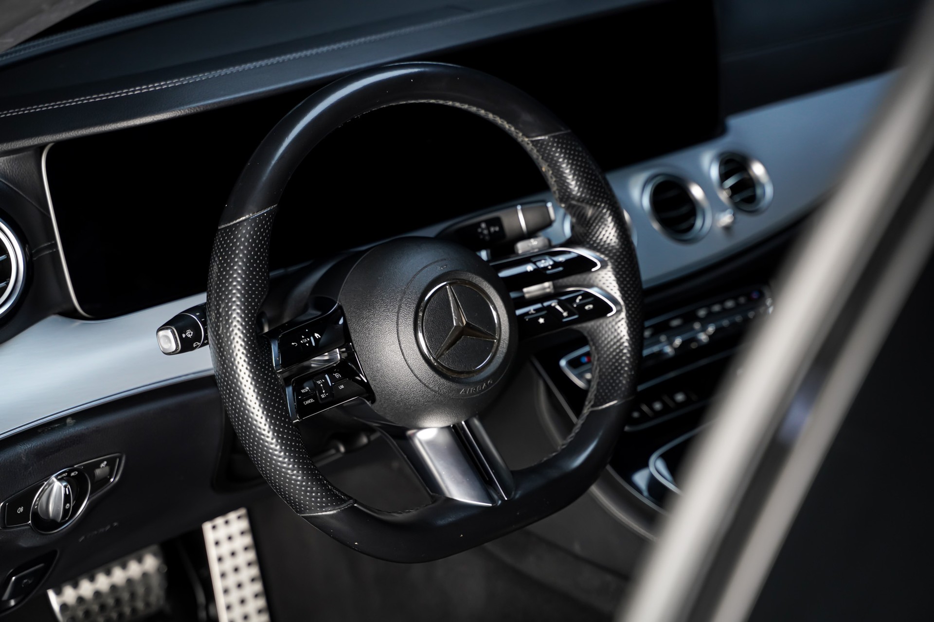 MERCEDES-BENZ E 220 d T 4Matic AMG Line 9G-Tronic-image-8