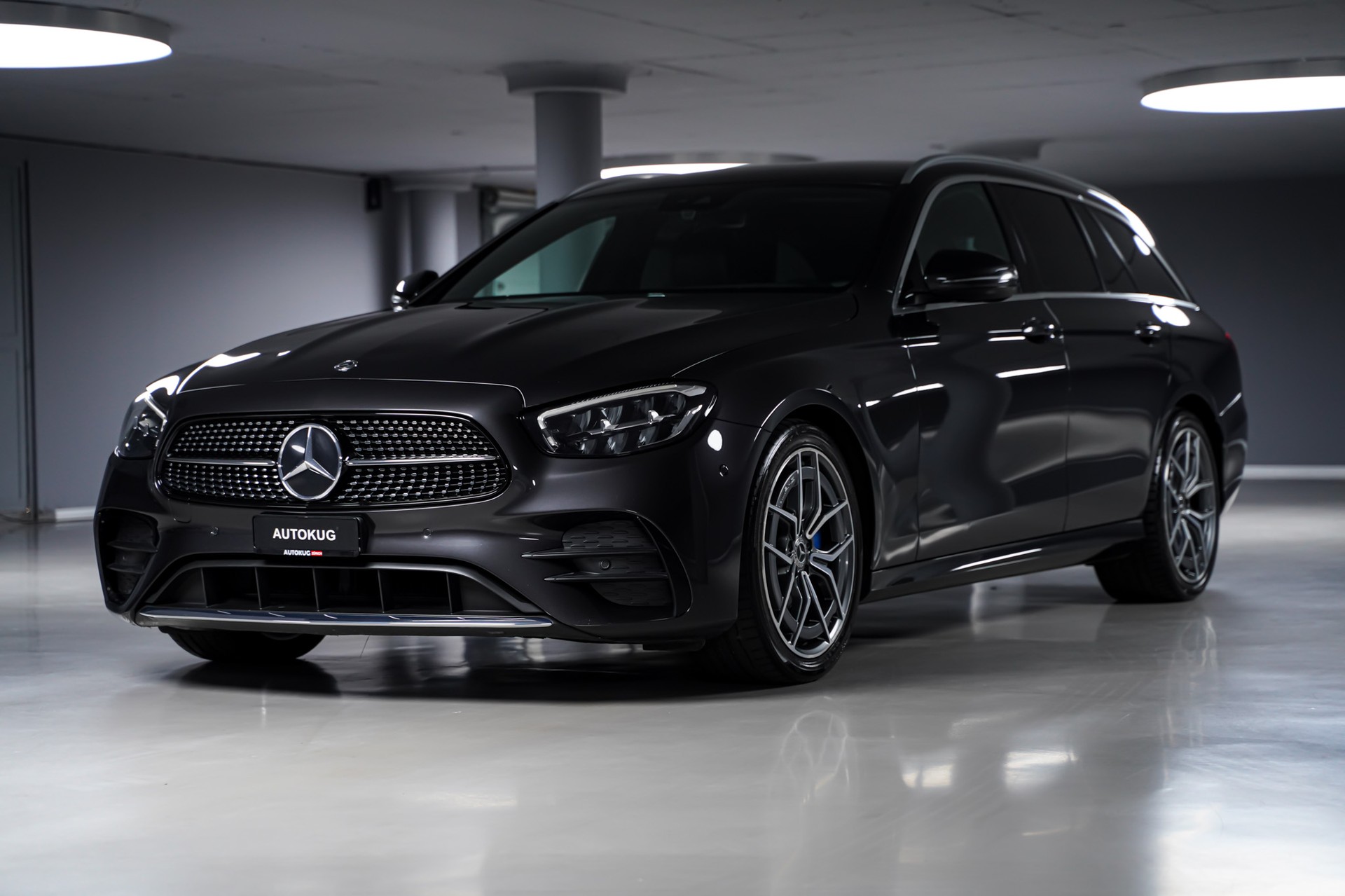 MERCEDES-BENZ E 220 d T 4Matic AMG Line 9G-Tronic-image-0