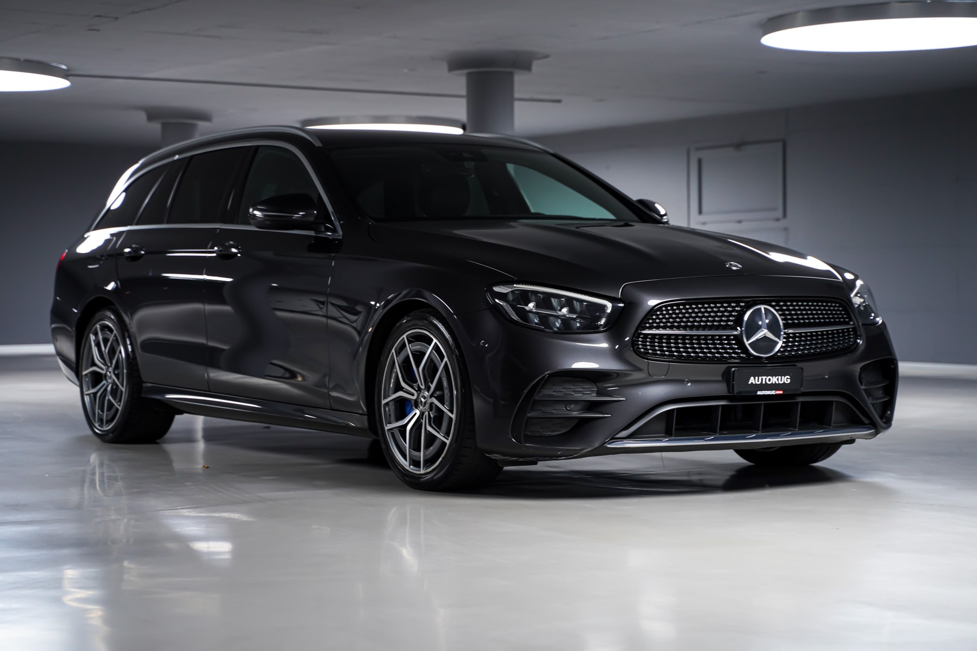 MERCEDES-BENZ E 220 d T 4Matic AMG Line 9G-Tronic-image-2