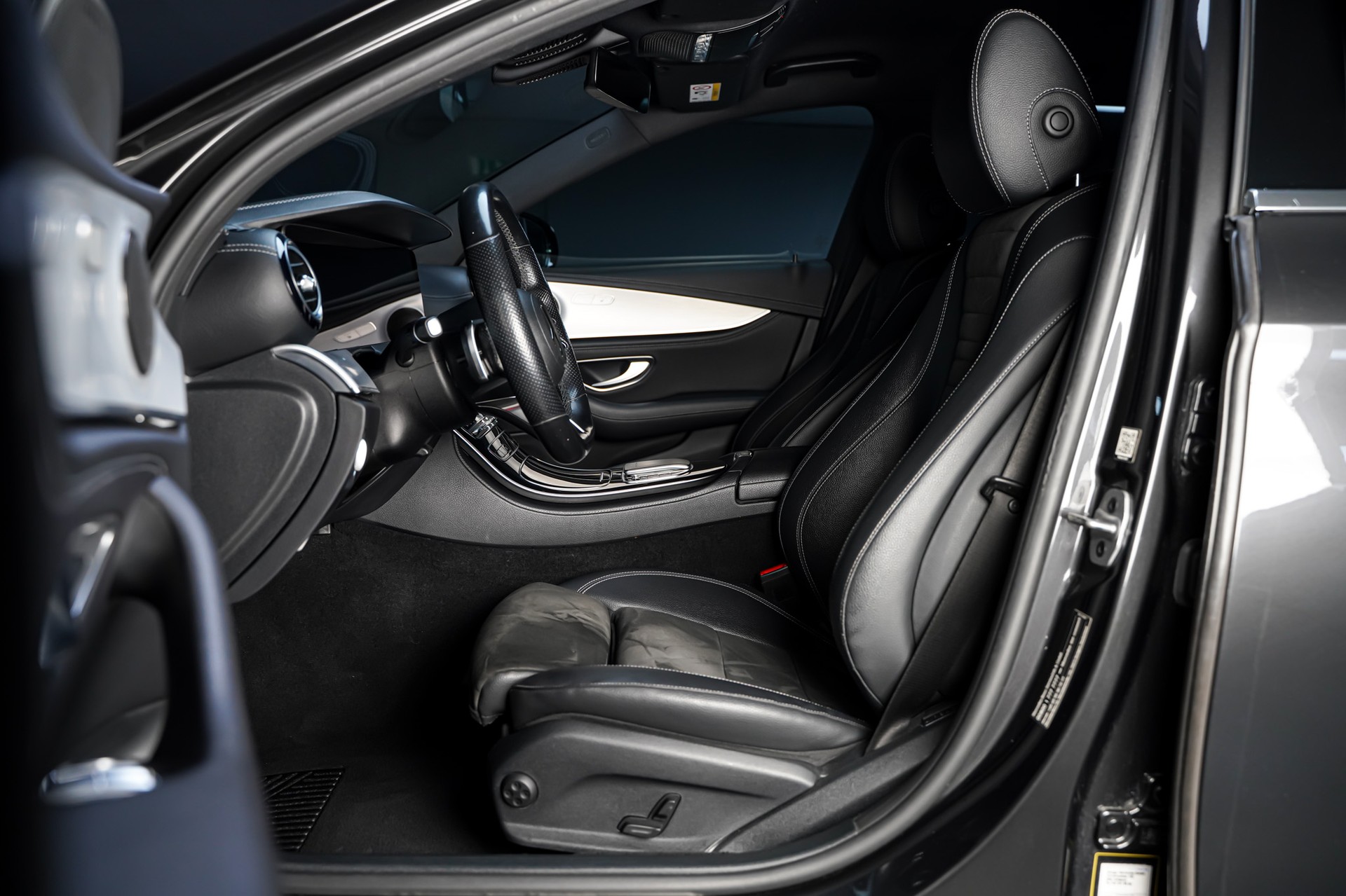 MERCEDES-BENZ E 220 d T 4Matic AMG Line 9G-Tronic-image-10