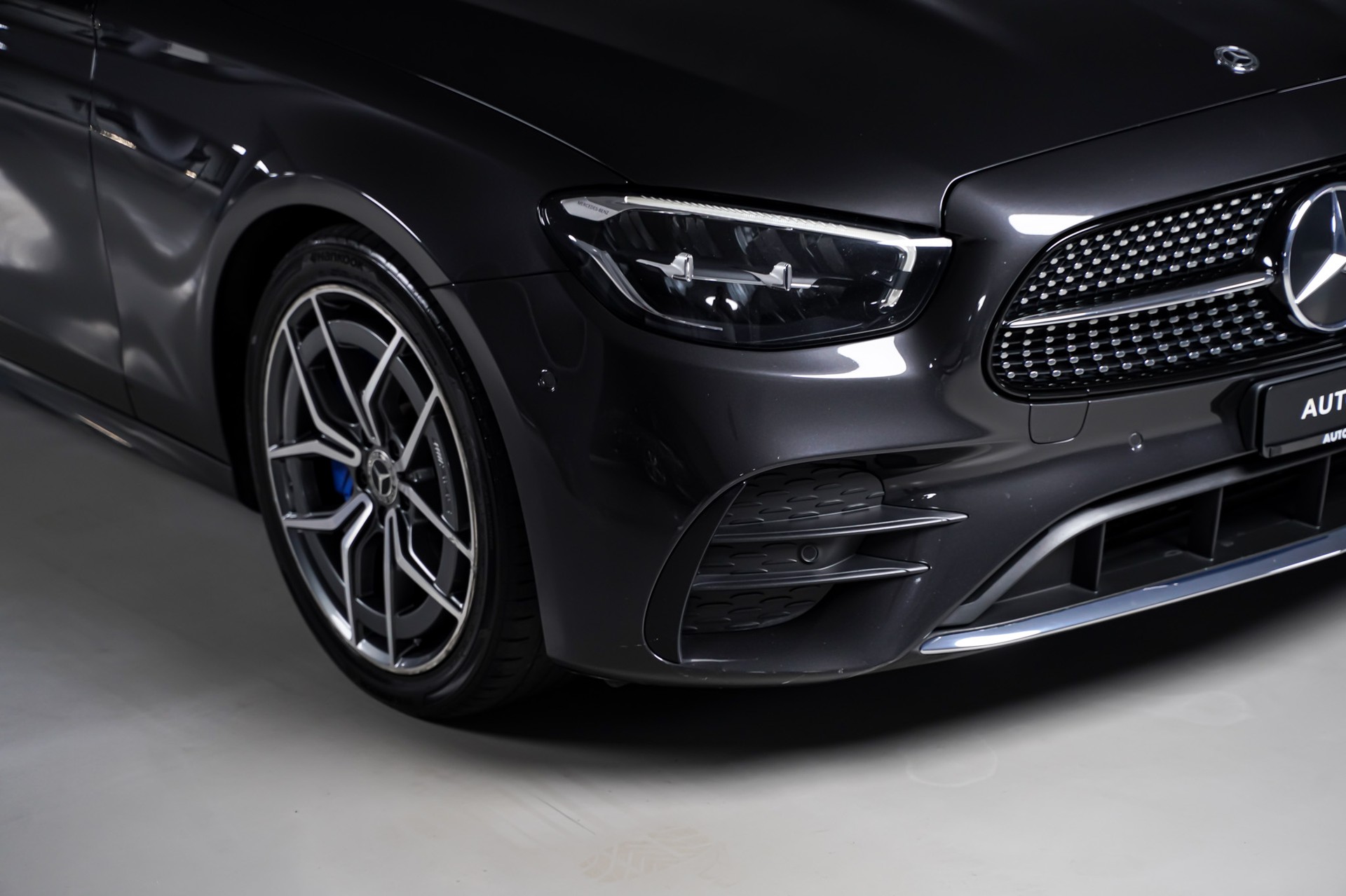 MERCEDES-BENZ E 220 d T 4Matic AMG Line 9G-Tronic-image-3