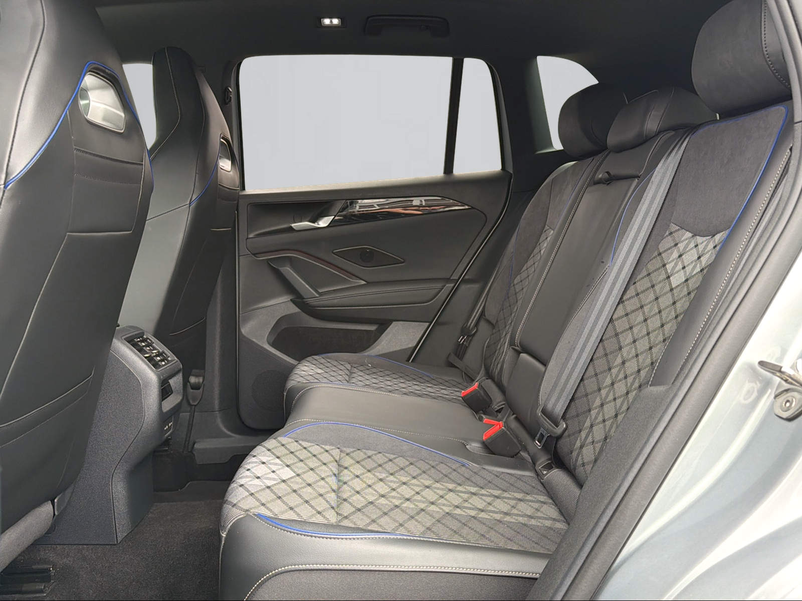 VW Tiguan 2.0 TDI SCR R-Line DSG-image-9