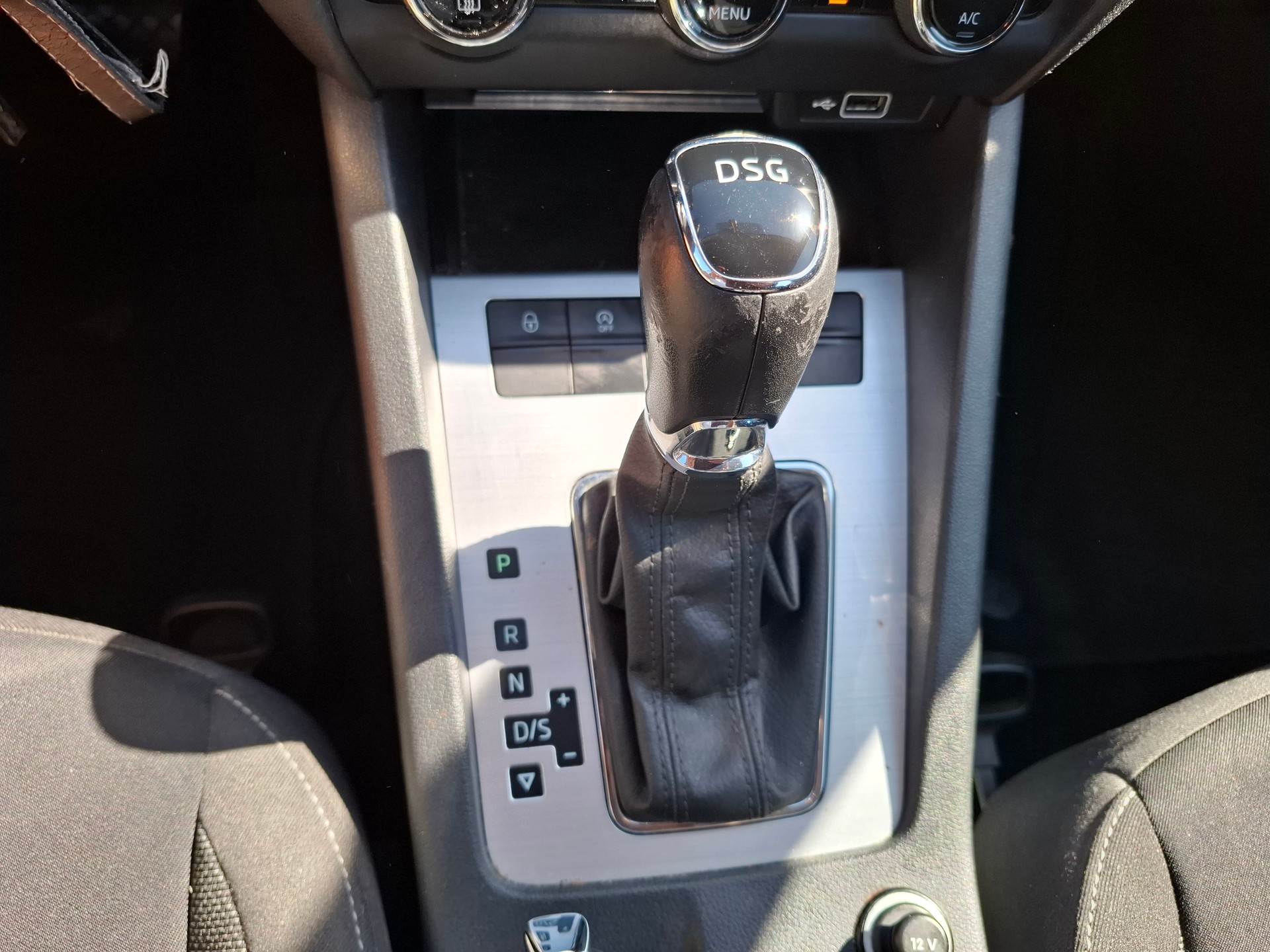 SKODA Octavia Combi 1.5 TSI Ambition DSG-image-9