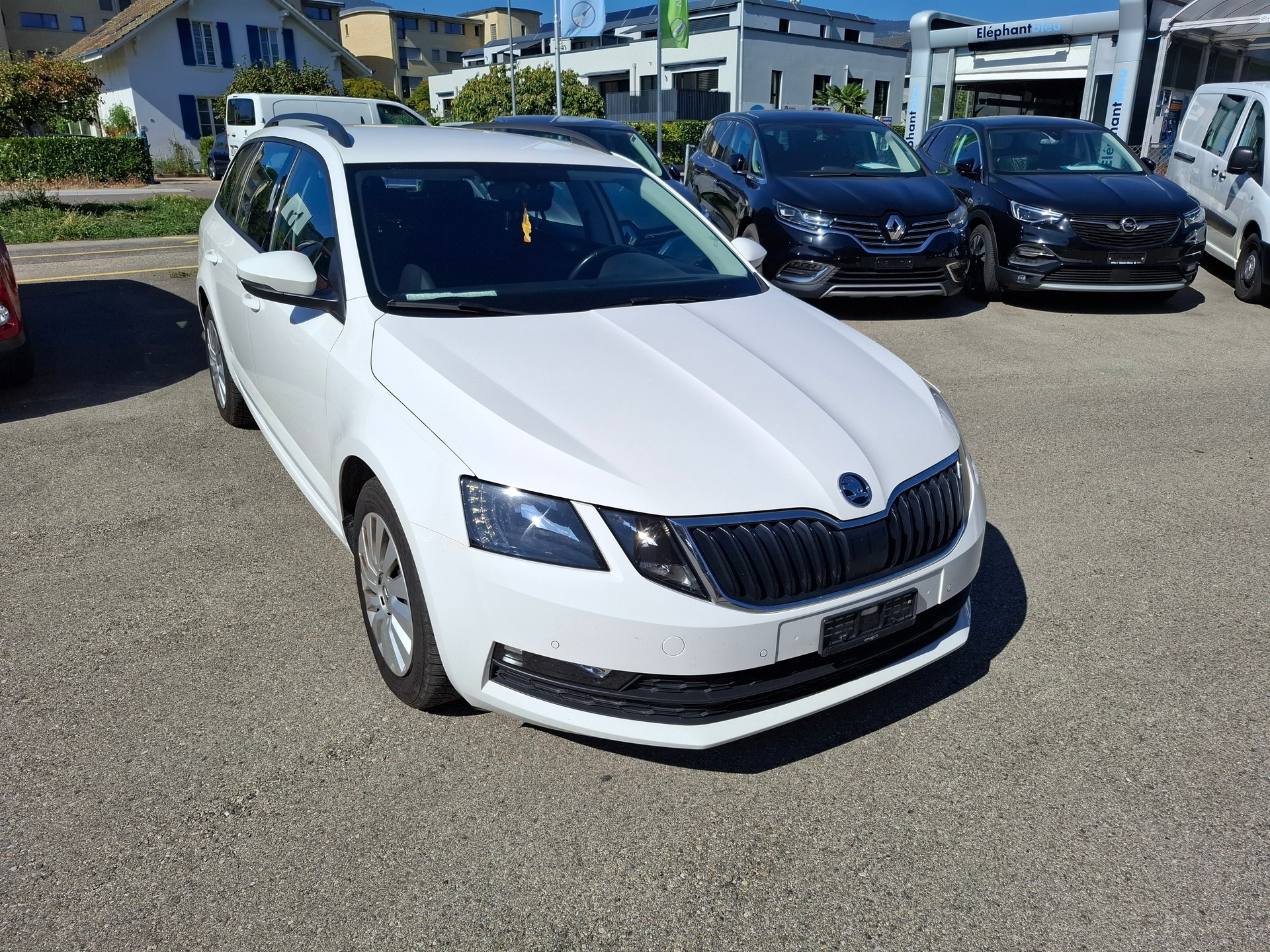 SKODA Octavia Combi 1.5 TSI Ambition DSG-image-2
