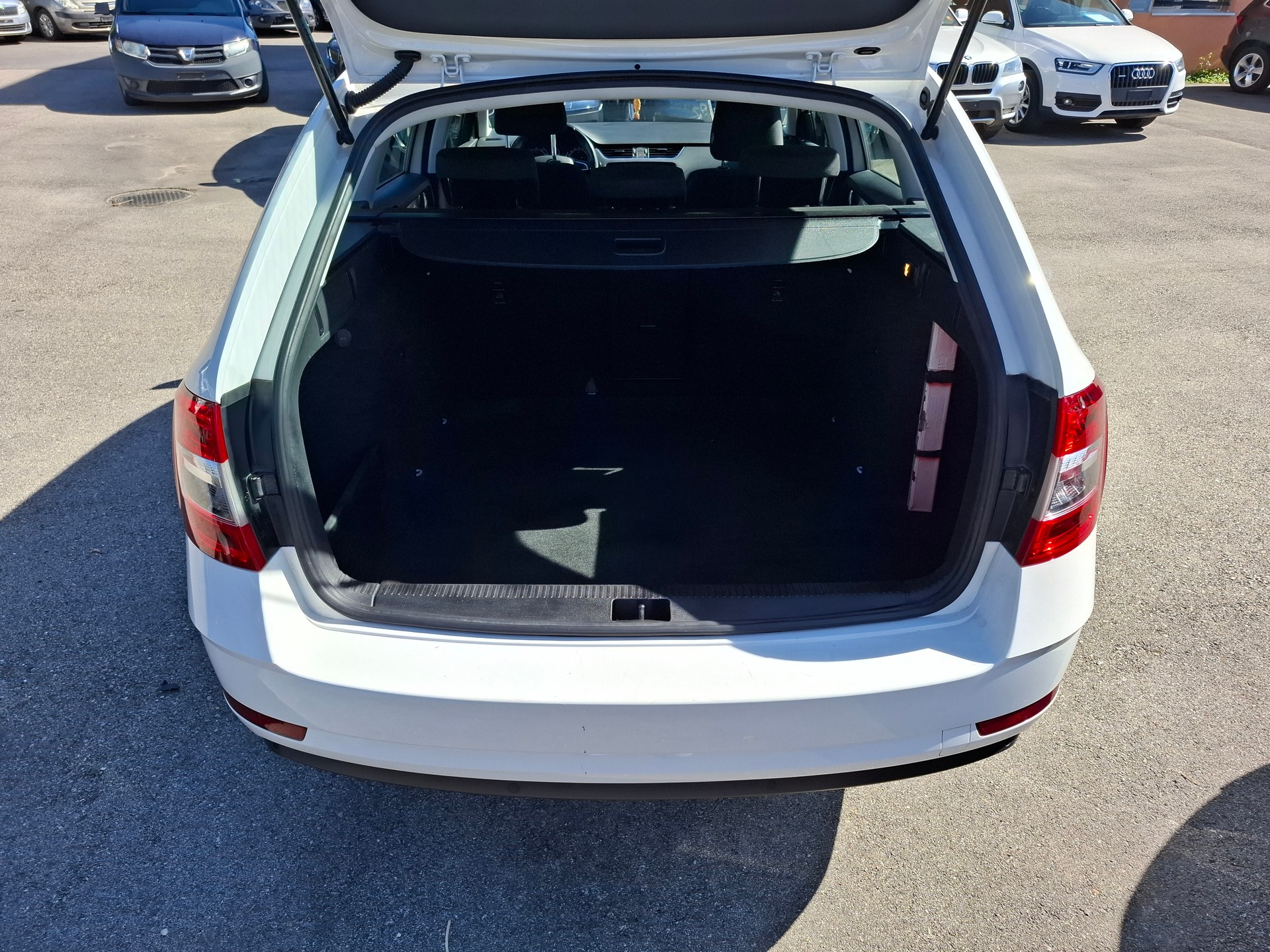 SKODA Octavia Combi 1.5 TSI Ambition DSG-image-11