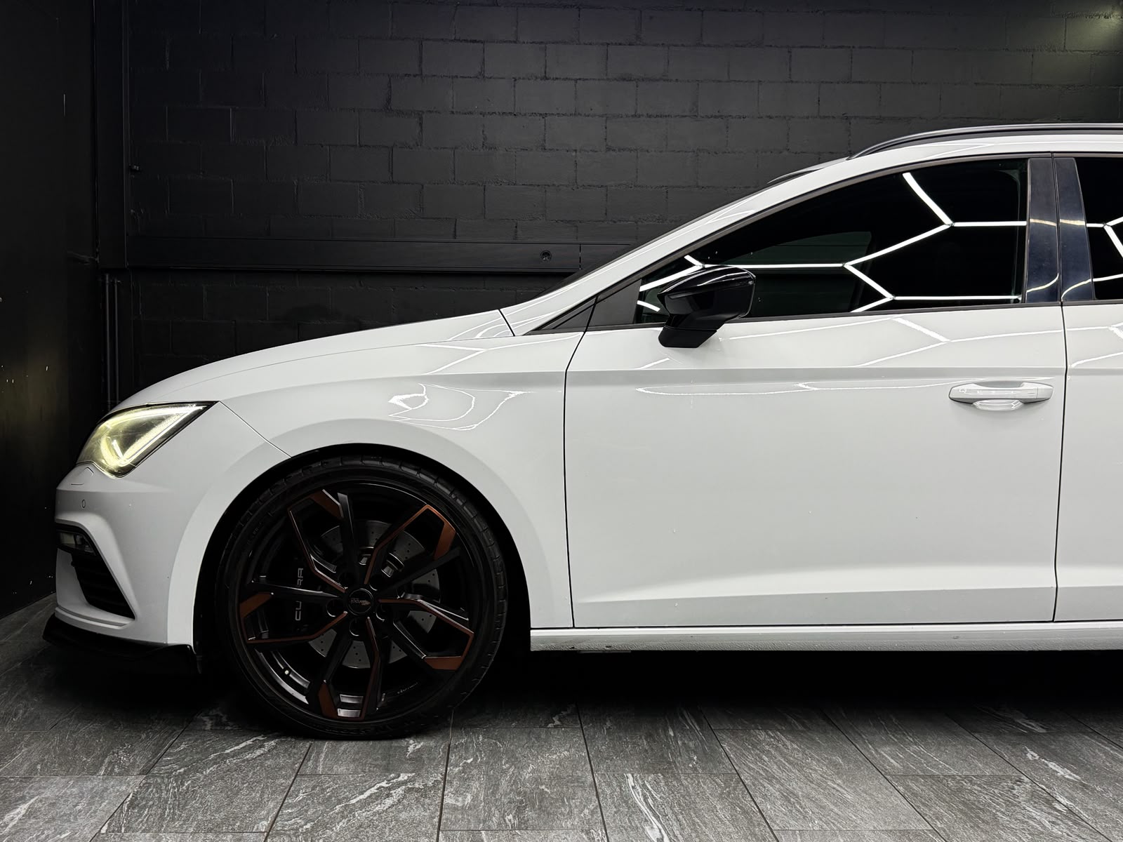 SEAT Leon ST 2.0 TSI Cupra 300 4 Drive DSG Maxton-image-7