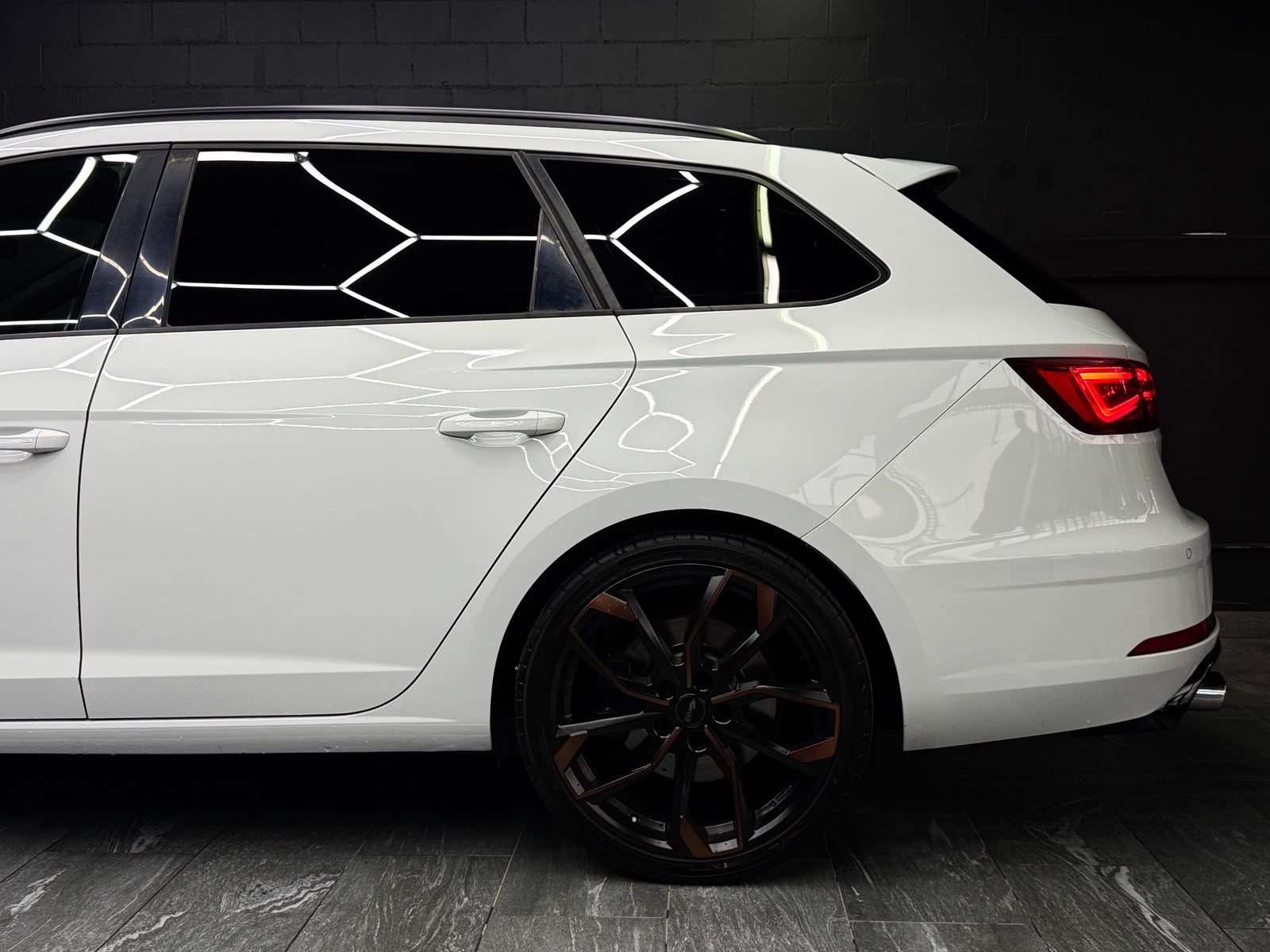 SEAT Leon ST 2.0 TSI Cupra 300 4 Drive DSG Maxton-image-5
