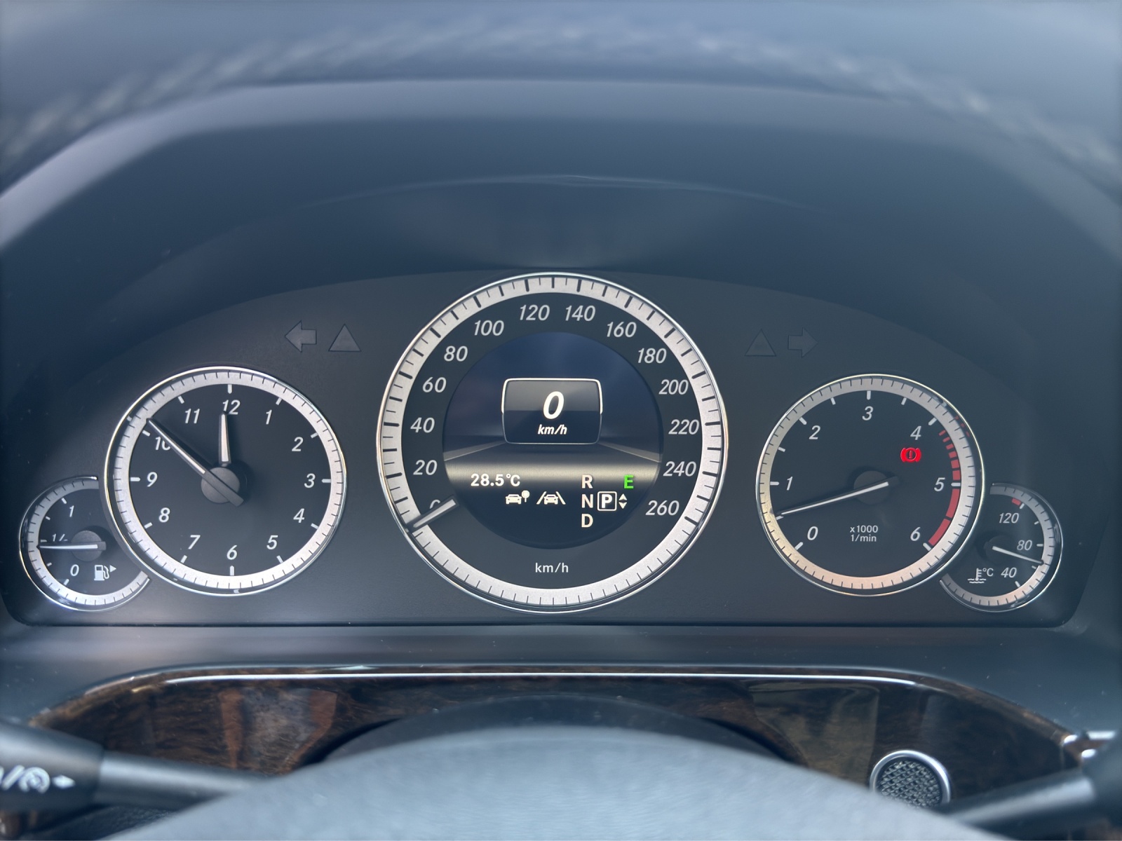 MERCEDES-BENZ E 350 CDI BlueEfficiency 4Matic 7G-Tronic-image-10