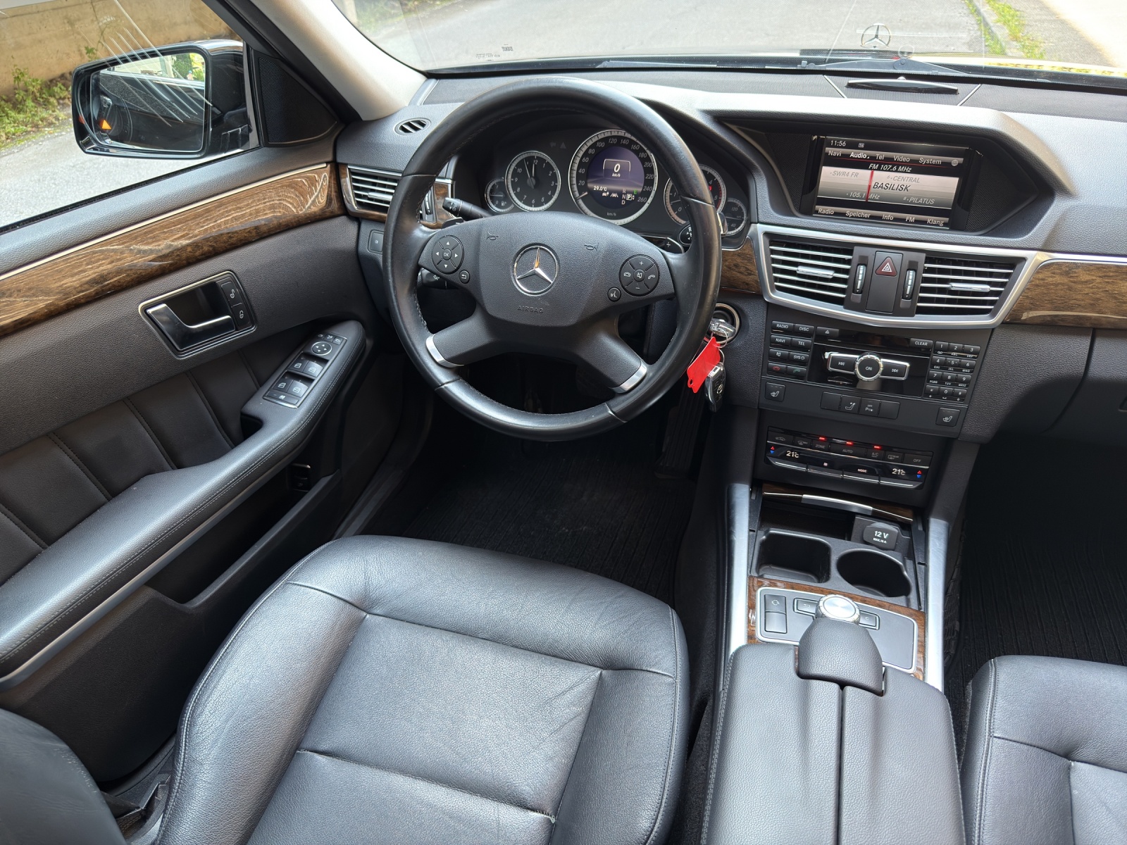 MERCEDES-BENZ E 350 CDI BlueEfficiency 4Matic 7G-Tronic-image-19