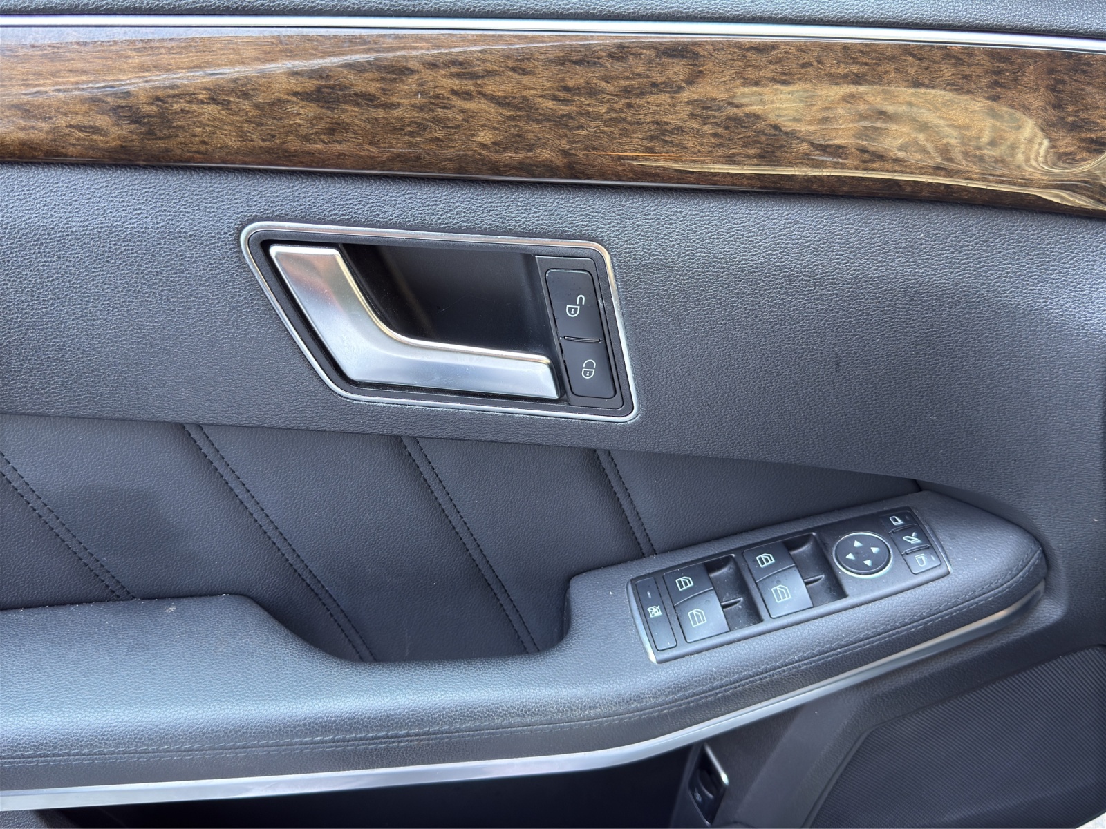 MERCEDES-BENZ E 350 CDI BlueEfficiency 4Matic 7G-Tronic-image-11