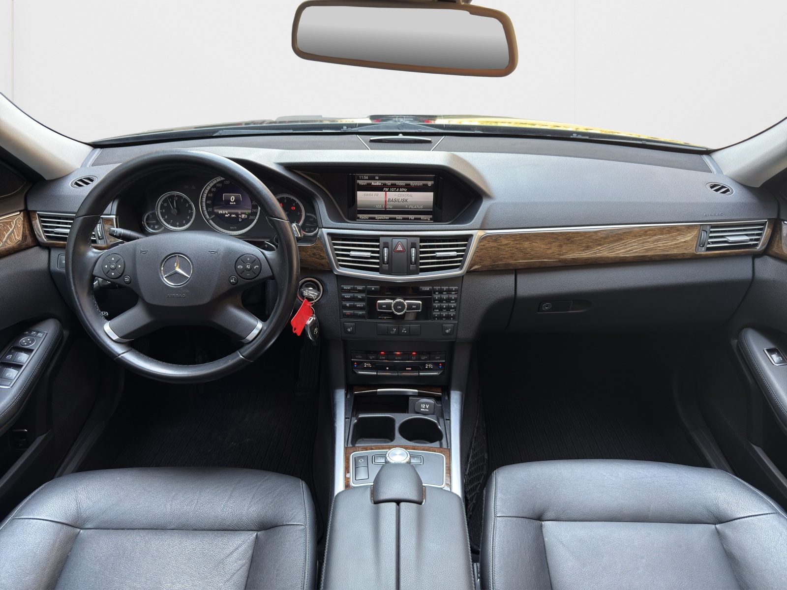 MERCEDES-BENZ E 350 CDI BlueEfficiency 4Matic 7G-Tronic-image-13