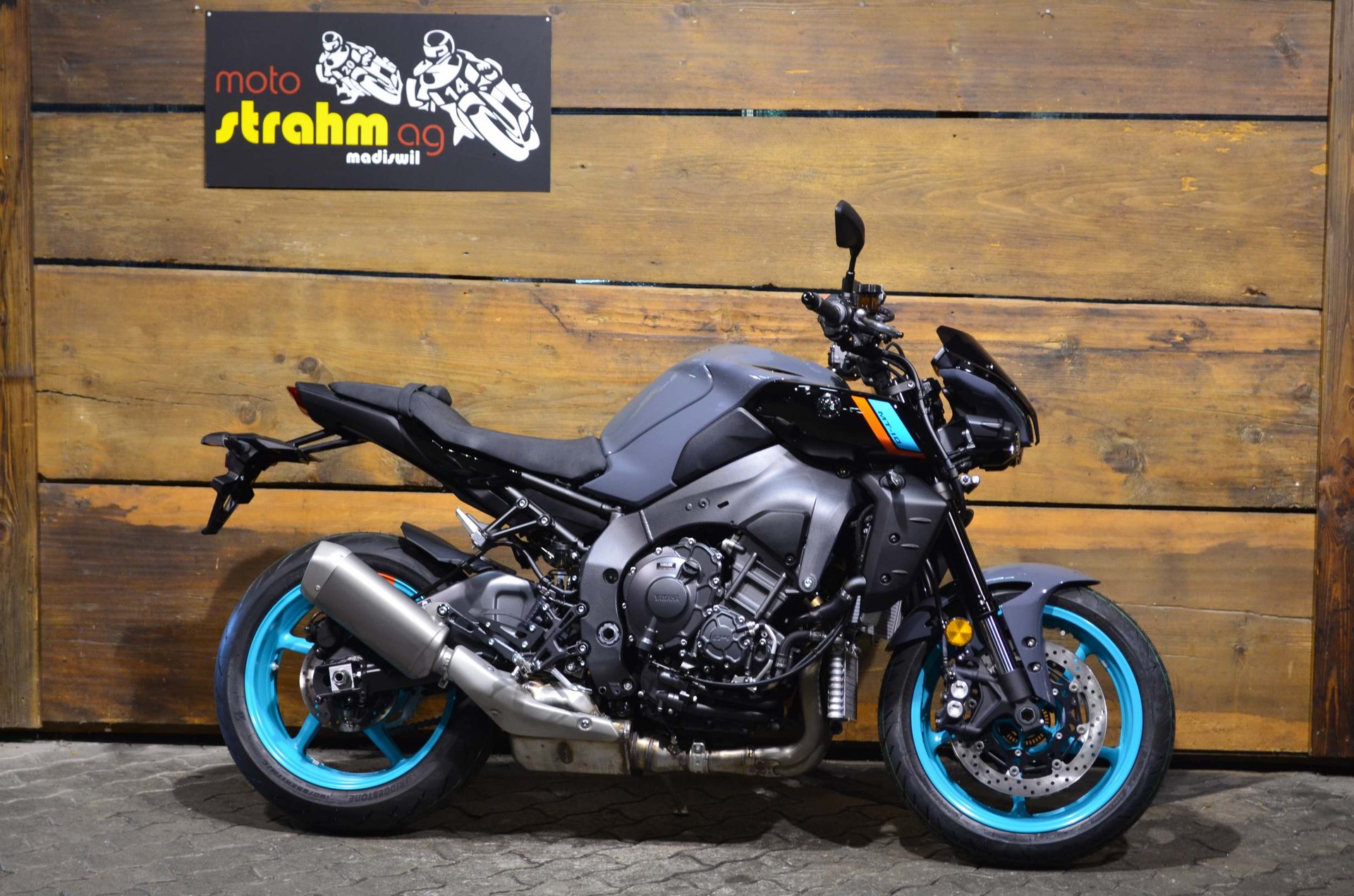 YAMAHA MT-10 ABS-showroom-element-1