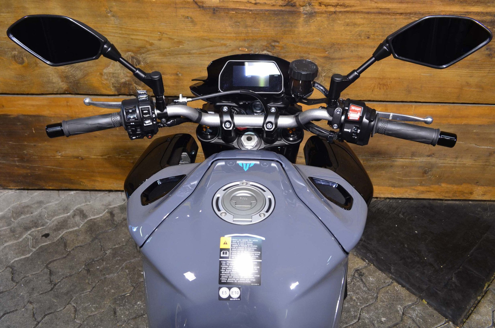 YAMAHA MT-10 ABS-showroom-element-2