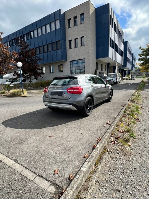 MERCEDES-BENZ GLA 200 CDI 4Matic 7G-DCT-image-2
