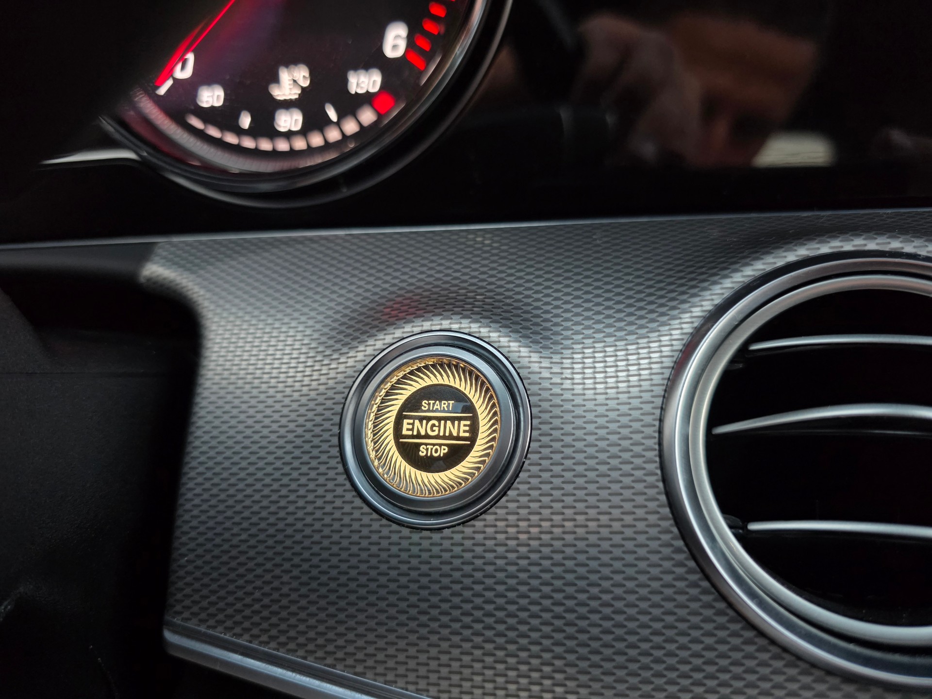 MERCEDES-BENZ E 220 d Avantgarde 9G-Tronic-image-14