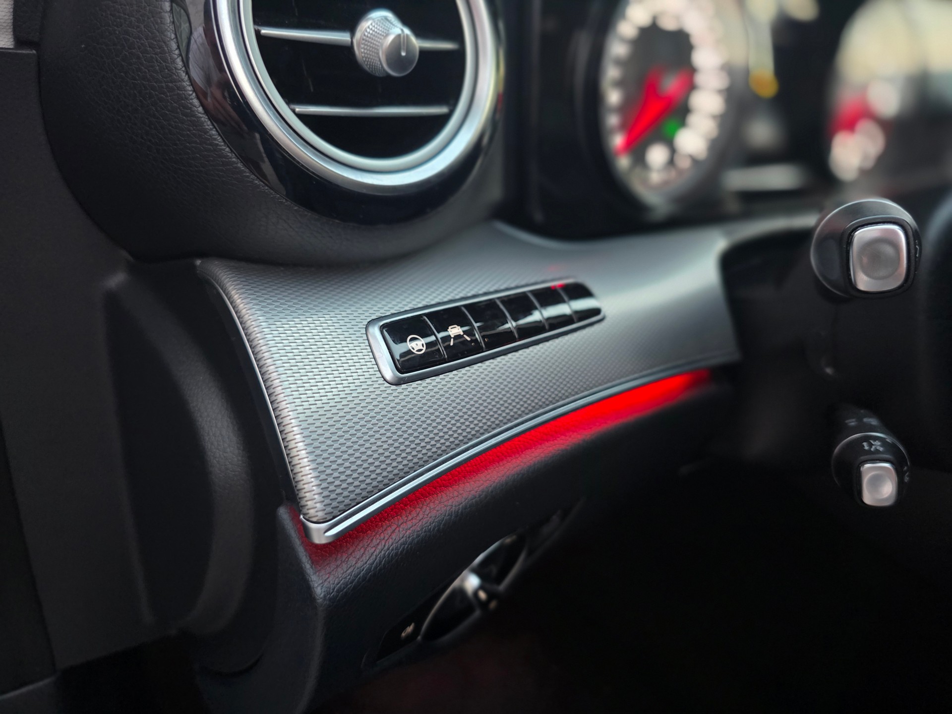 MERCEDES-BENZ E 220 d Avantgarde 9G-Tronic-image-12