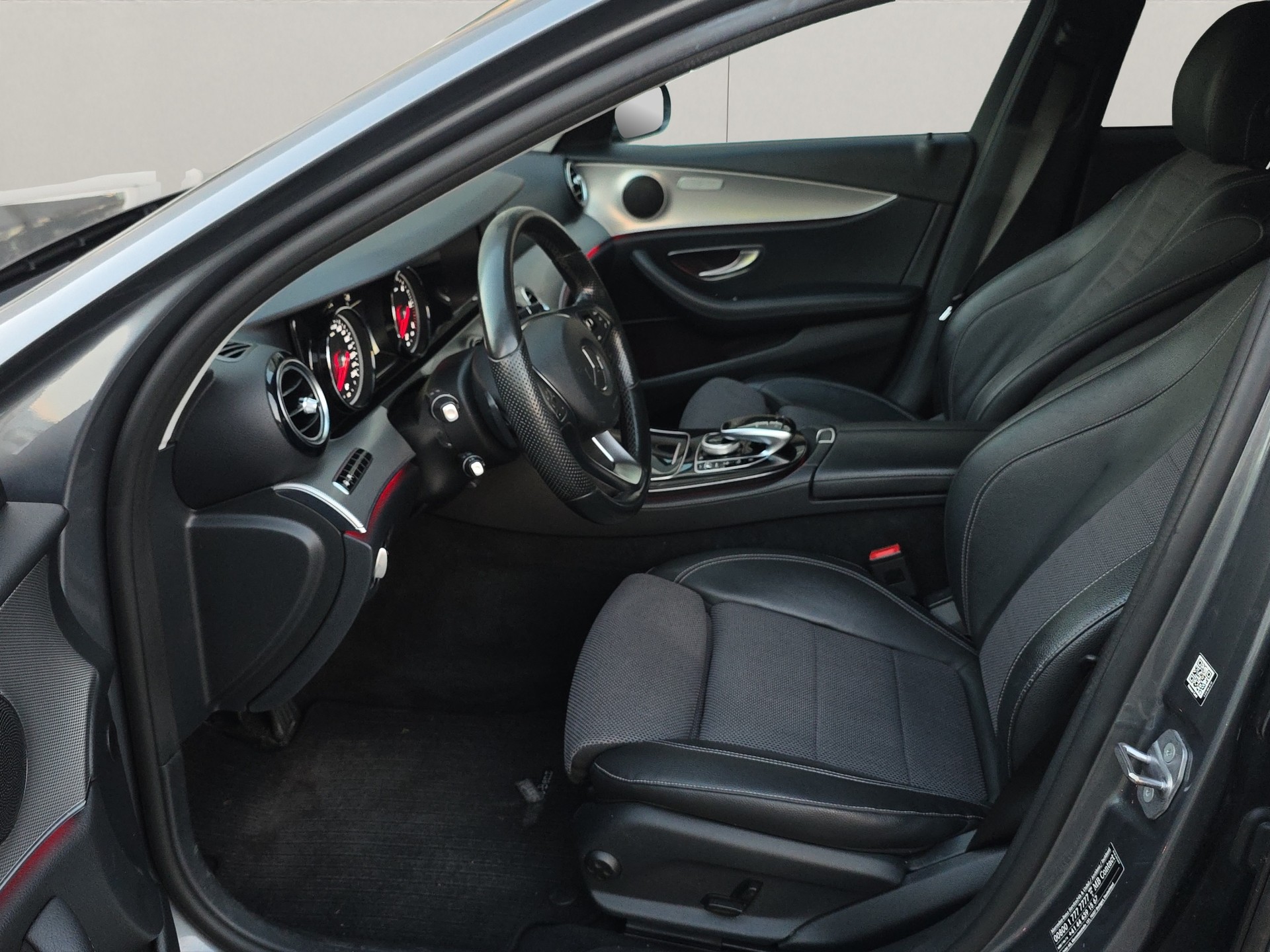 MERCEDES-BENZ E 220 d Avantgarde 9G-Tronic-image-8