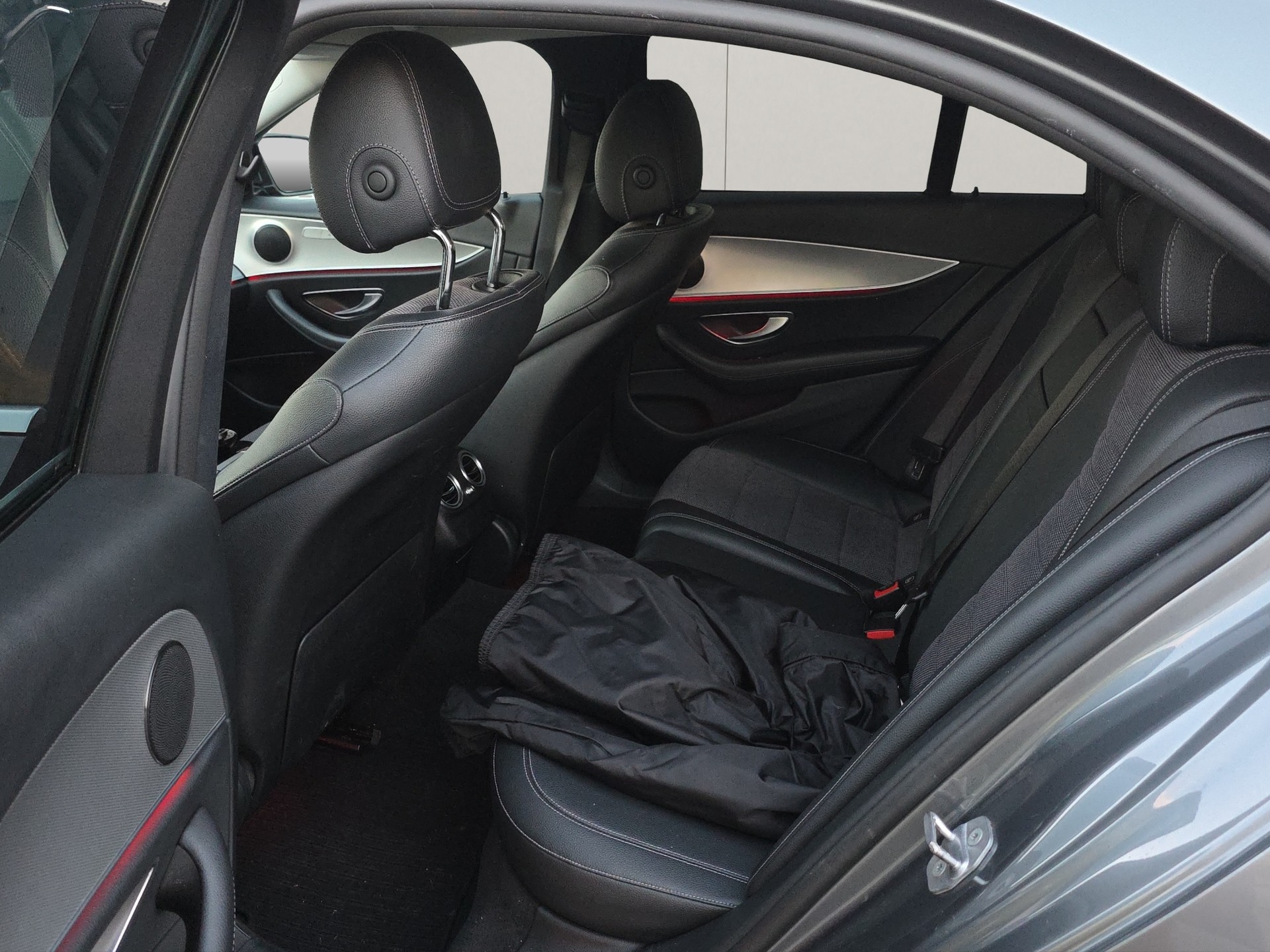 MERCEDES-BENZ E 220 d Avantgarde 9G-Tronic-image-9