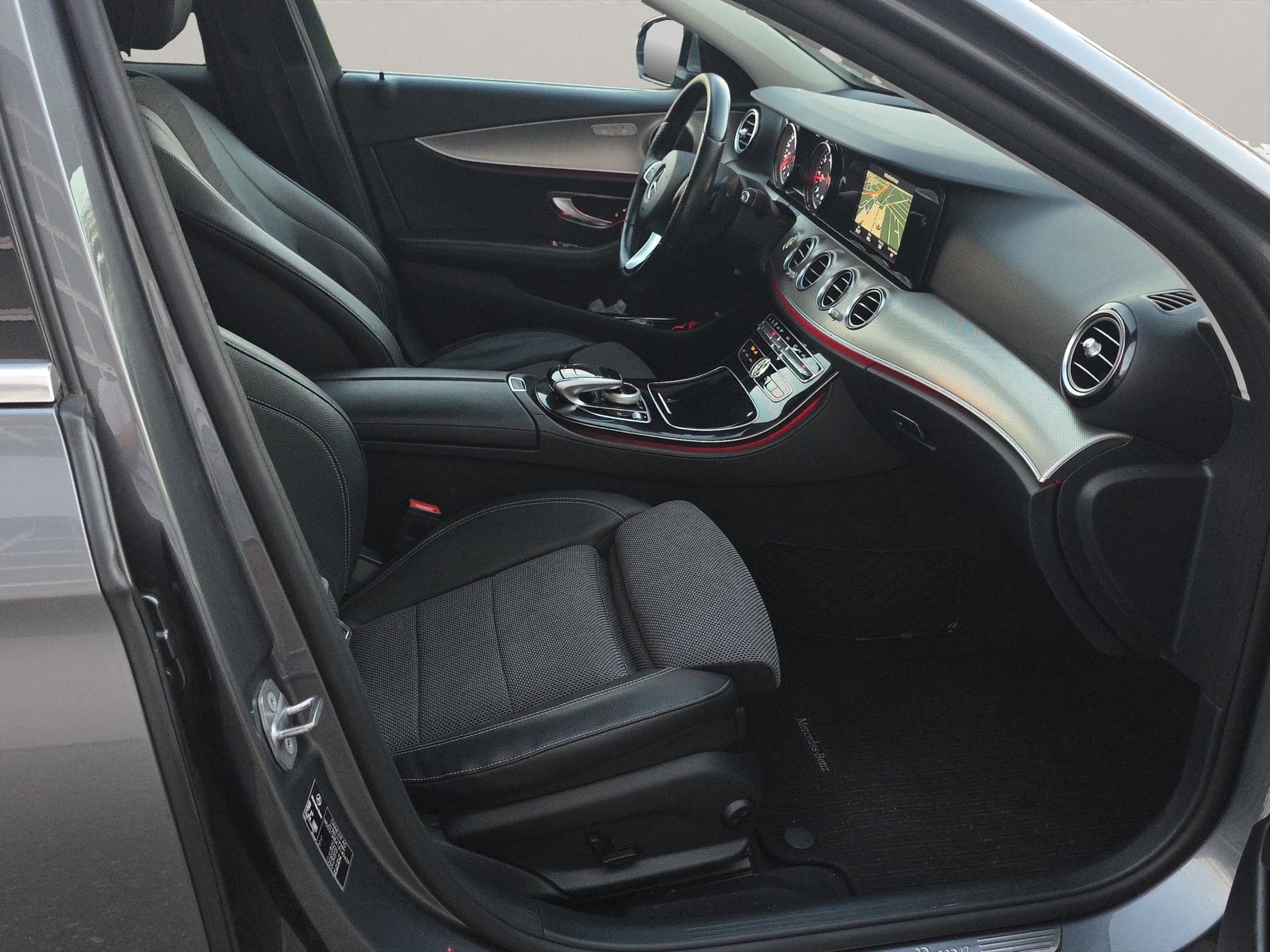 MERCEDES-BENZ E 220 d Avantgarde 9G-Tronic-image-15