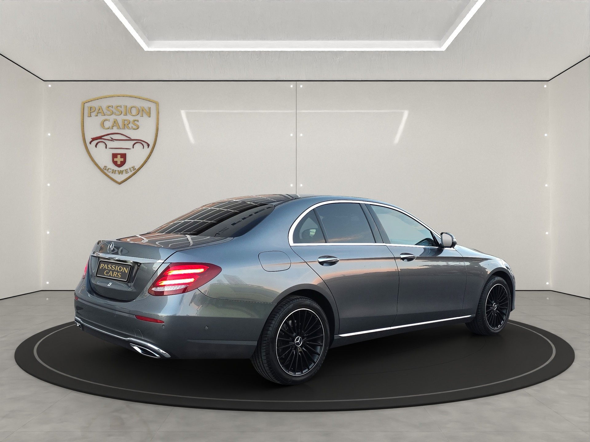 MERCEDES-BENZ E 220 d Avantgarde 9G-Tronic-image-4