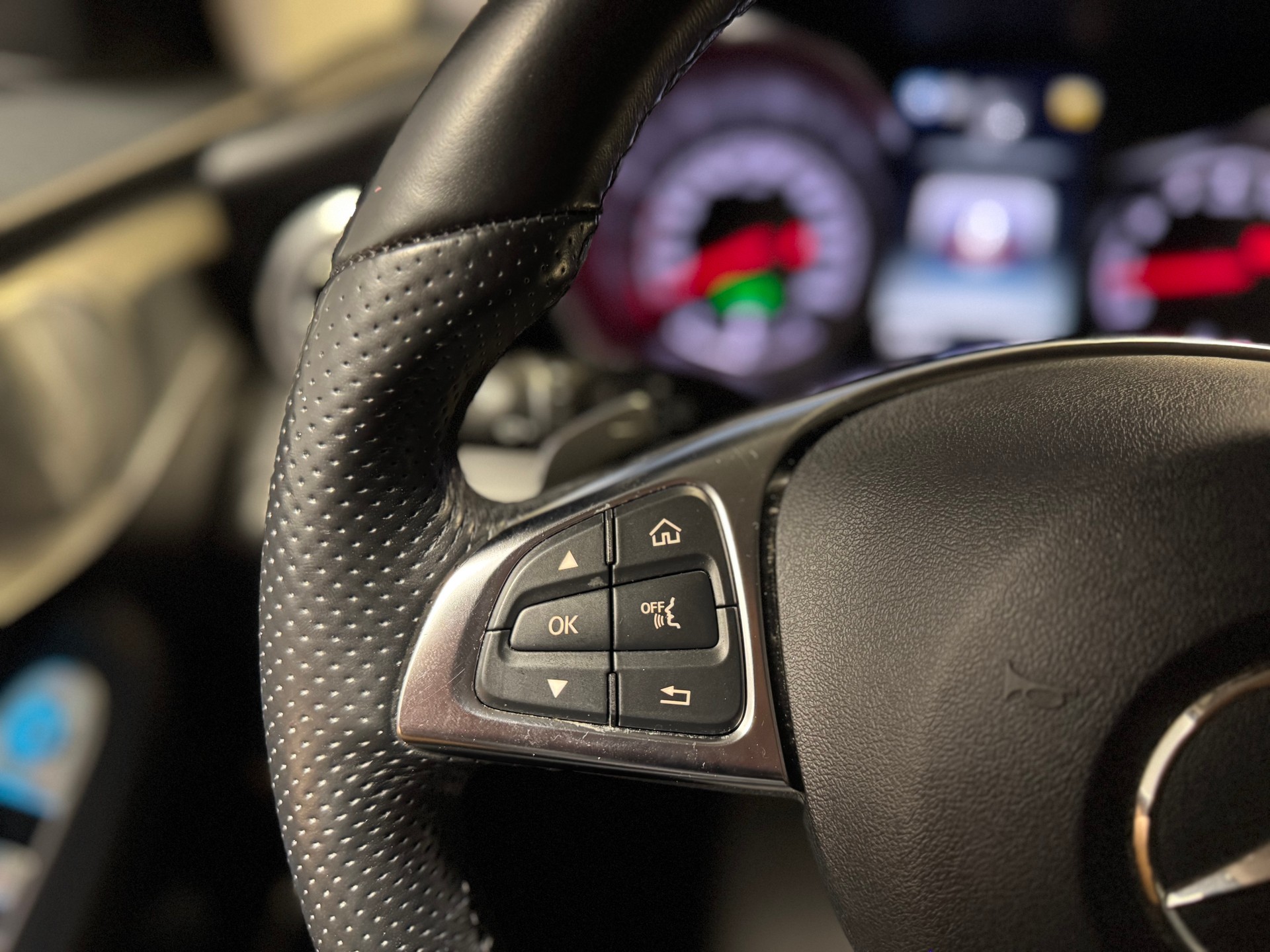 MERCEDES-BENZ GLC 250 AMG Line 4Matic 9G-Tronic (10)-image-10