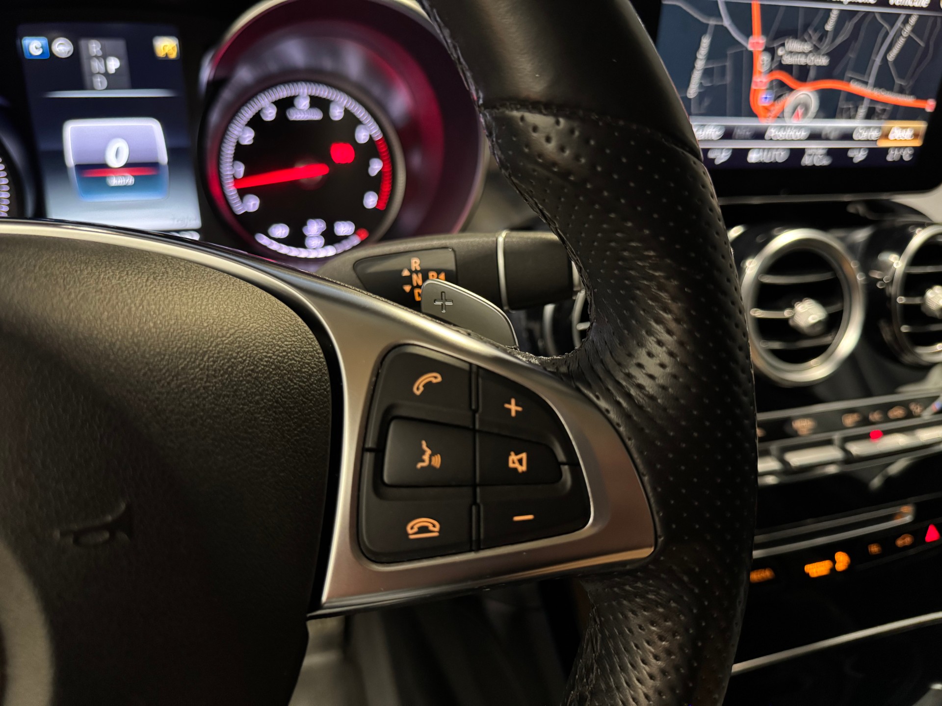 MERCEDES-BENZ GLC 250 AMG Line 4Matic 9G-Tronic (10)-image-11