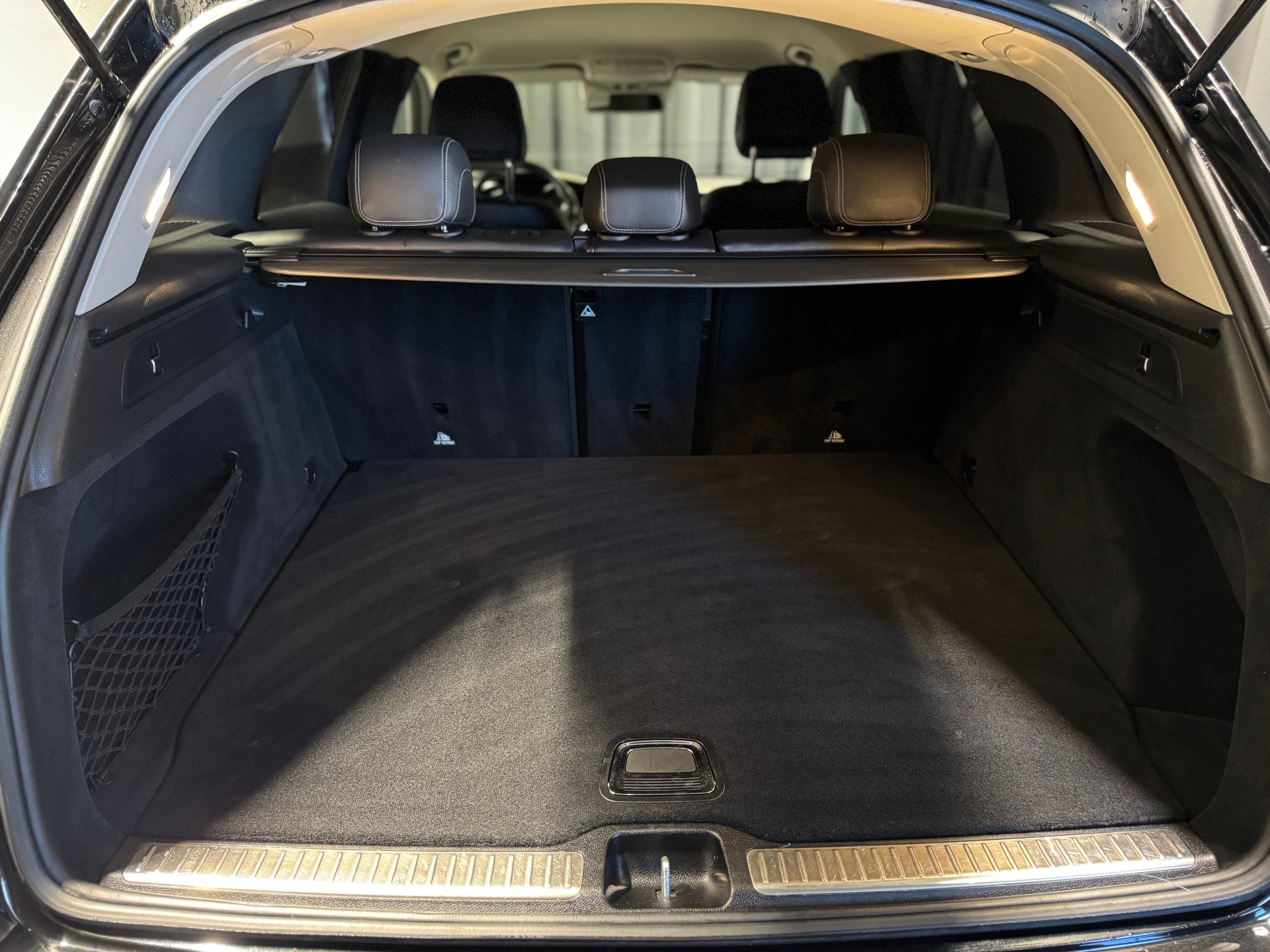 MERCEDES-BENZ GLC 250 AMG Line 4Matic 9G-Tronic (10)-image-23
