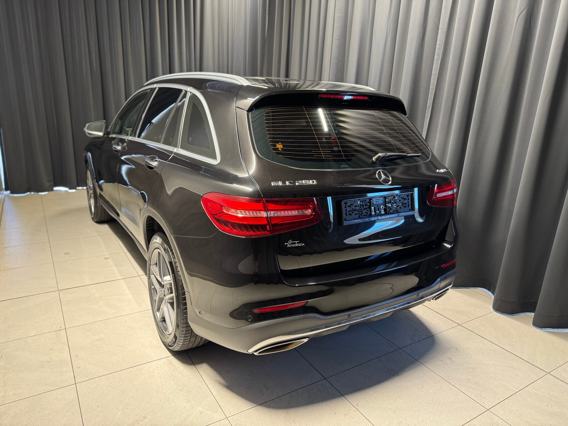 MERCEDES-BENZ GLC 250 AMG Line 4Matic 9G-Tronic (10)-image-3