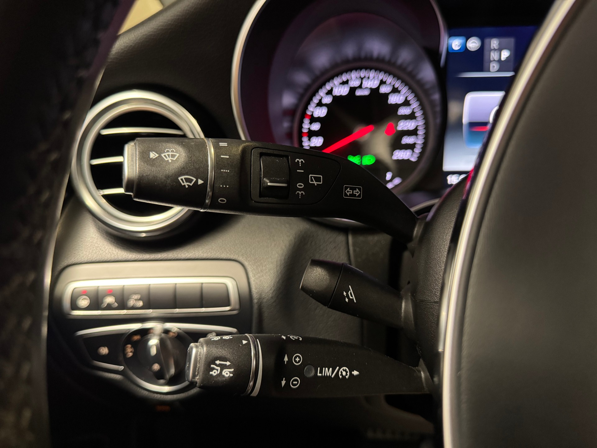 MERCEDES-BENZ GLC 250 AMG Line 4Matic 9G-Tronic (10)-image-12