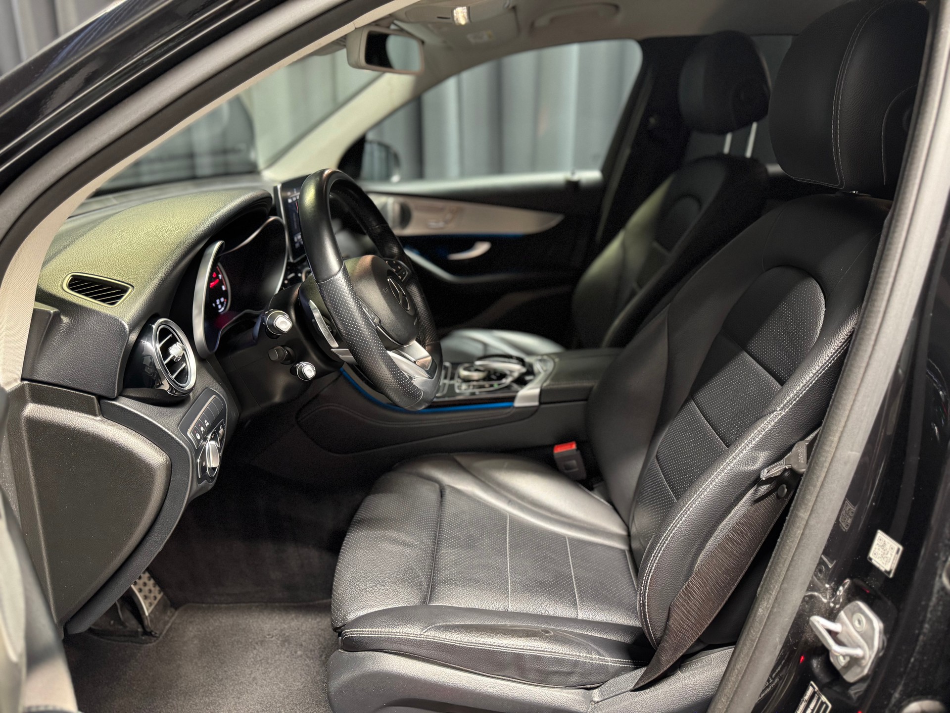 MERCEDES-BENZ GLC 250 AMG Line 4Matic 9G-Tronic (10)-image-6