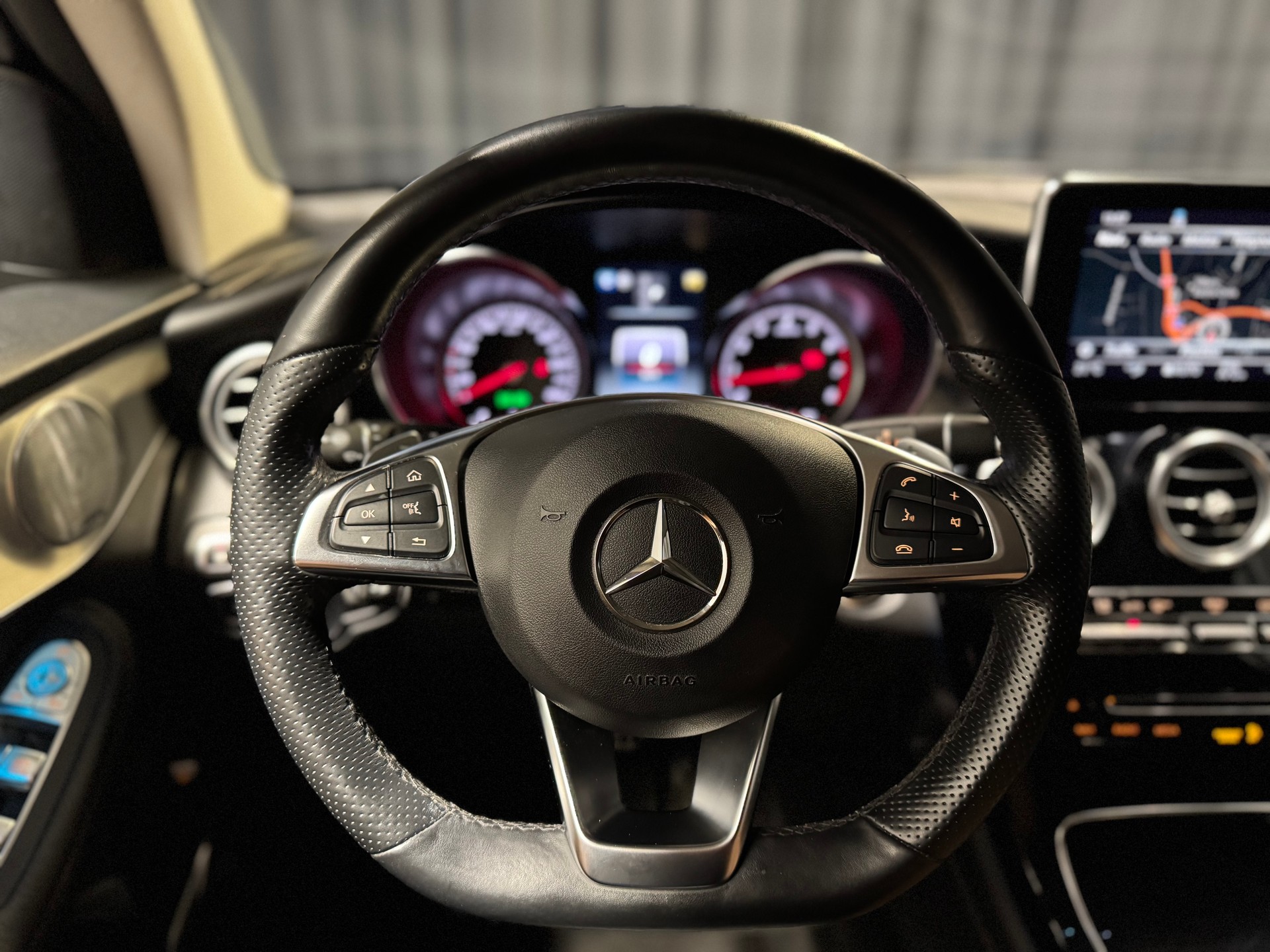 MERCEDES-BENZ GLC 250 AMG Line 4Matic 9G-Tronic (10)-image-9