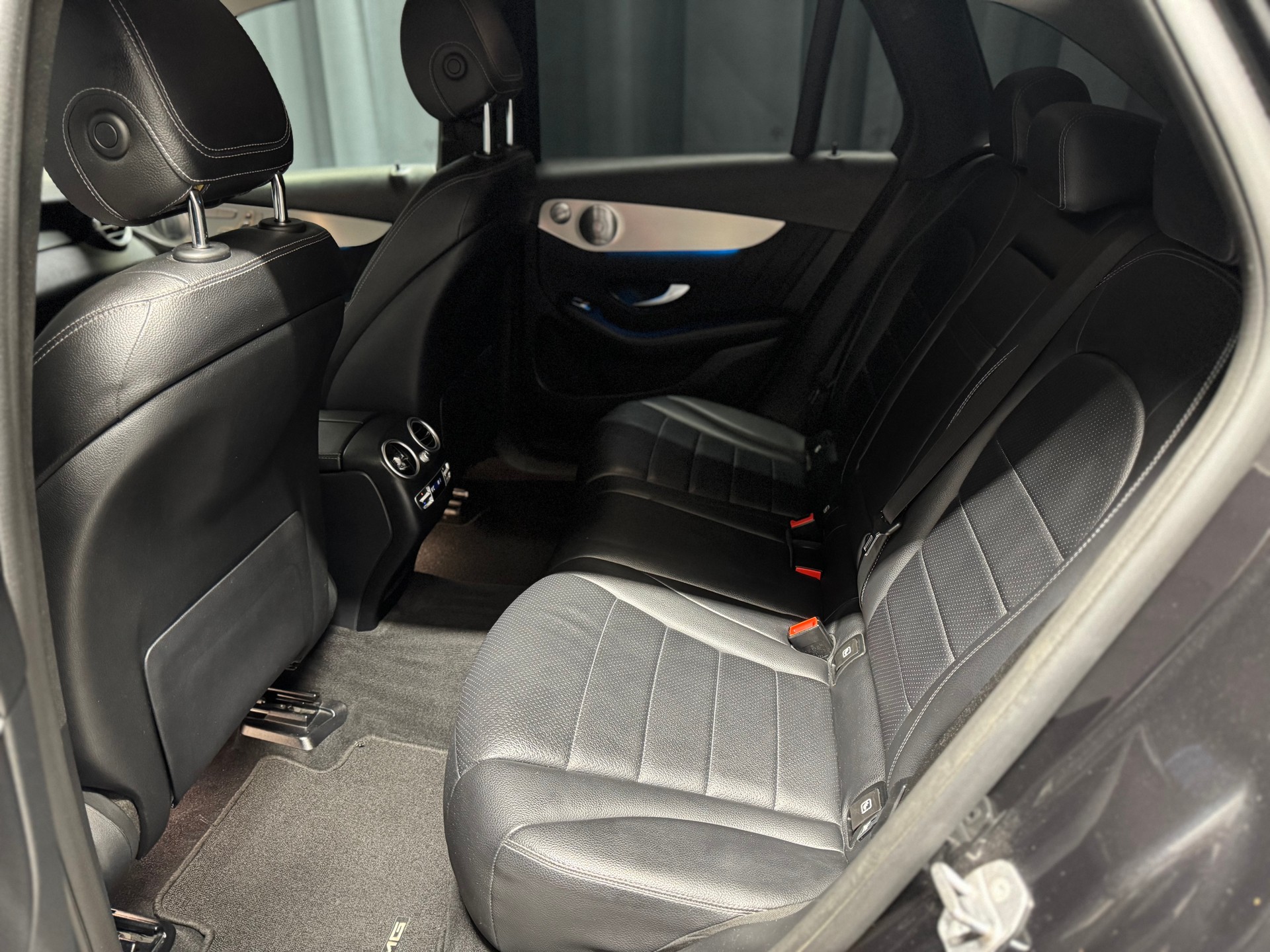 MERCEDES-BENZ GLC 250 AMG Line 4Matic 9G-Tronic (10)-image-7