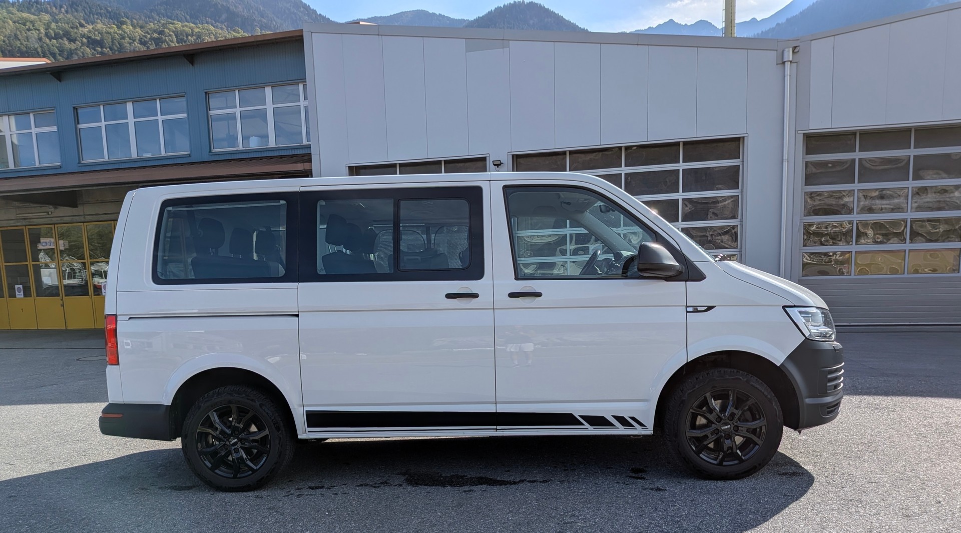 VW T6 Kombi 2.0 4m Caravelle-image-3