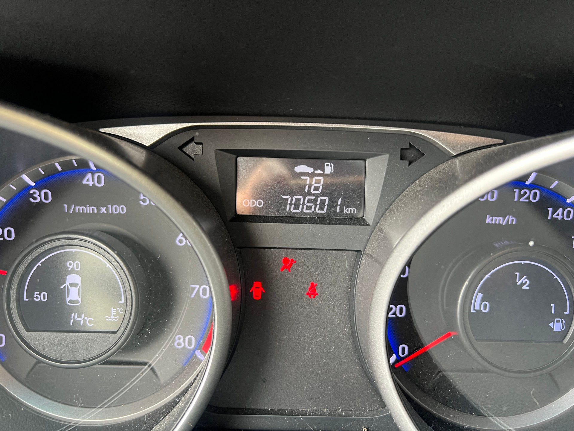 HYUNDAI iX 35 2.0 Style 4WD-image-8
