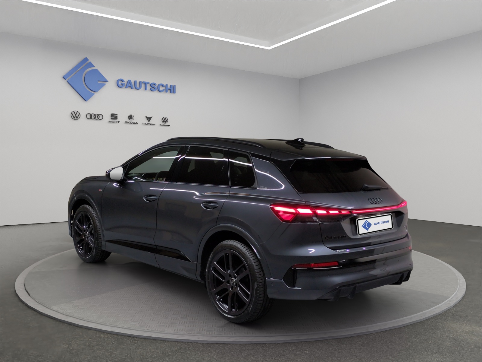 AUDI Q4 e-tron SUV quattro performance Swiss Ski-image-2