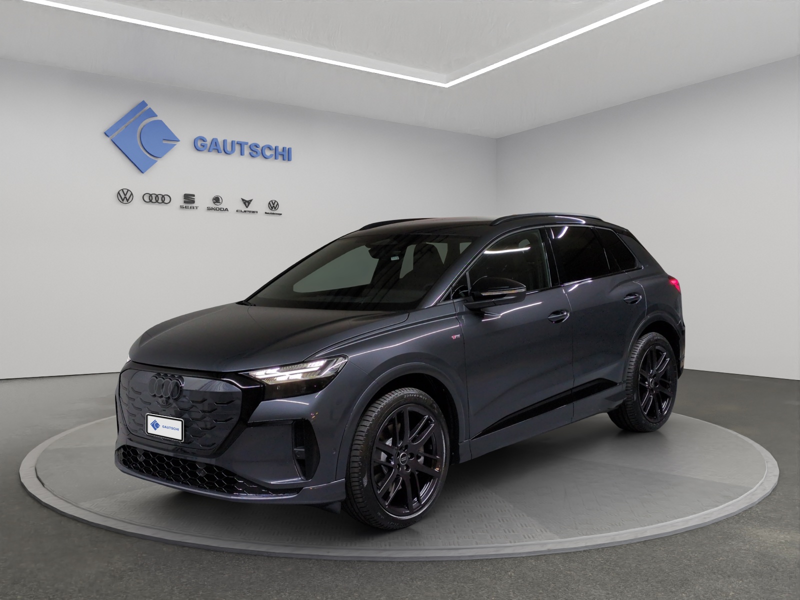 AUDI Q4 e-tron SUV quattro performance Swiss Ski-image-0