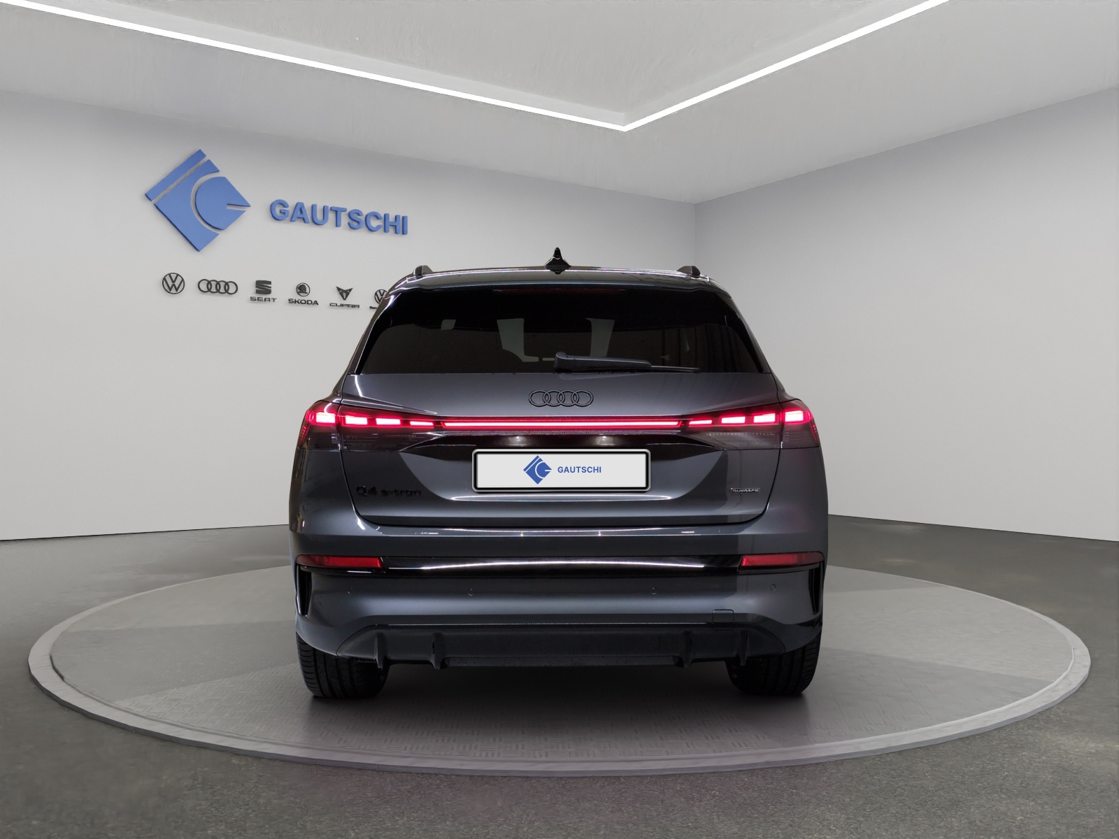 AUDI Q4 e-tron SUV quattro performance Swiss Ski-image-3