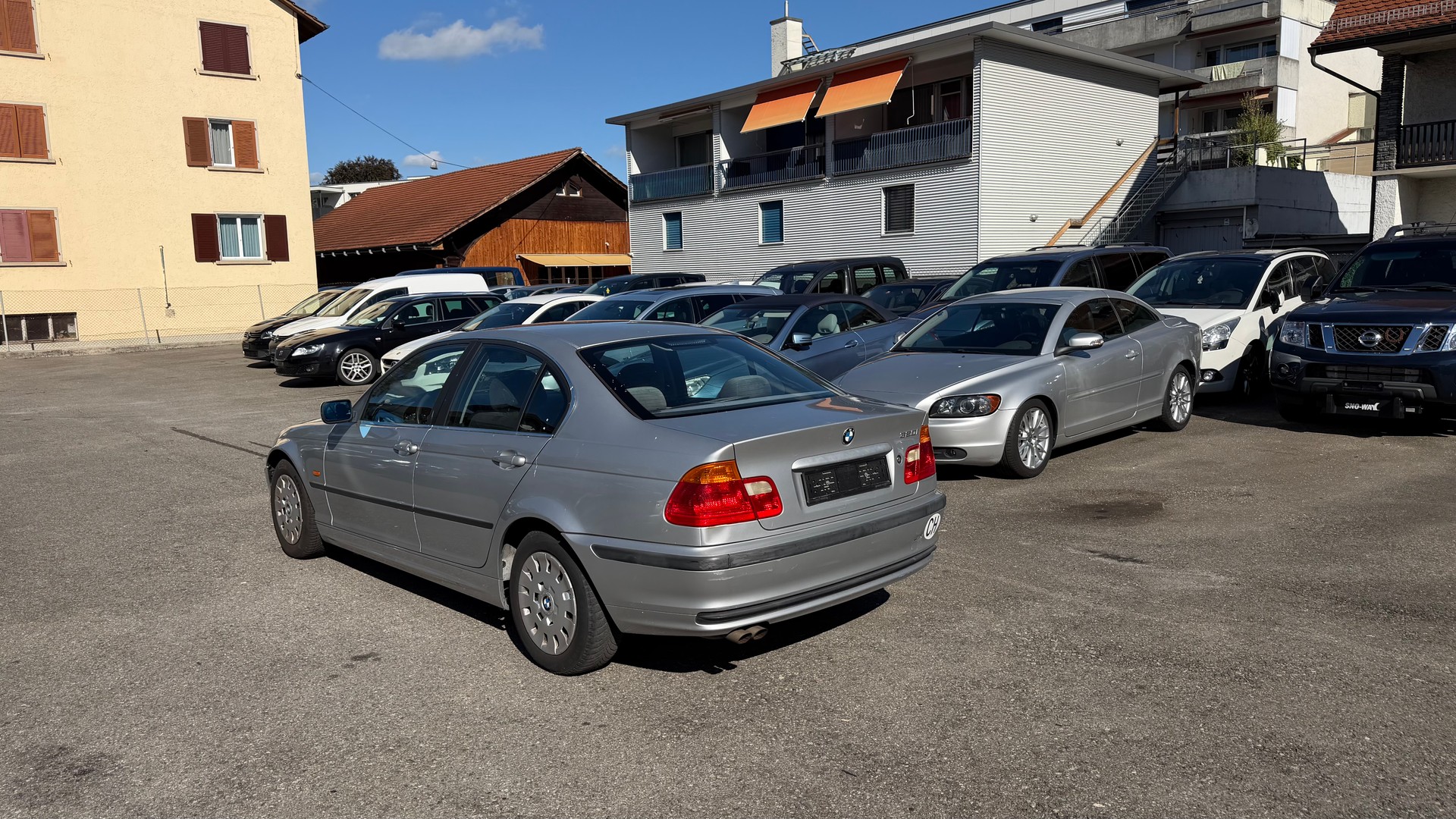 BMW 320i-image-3