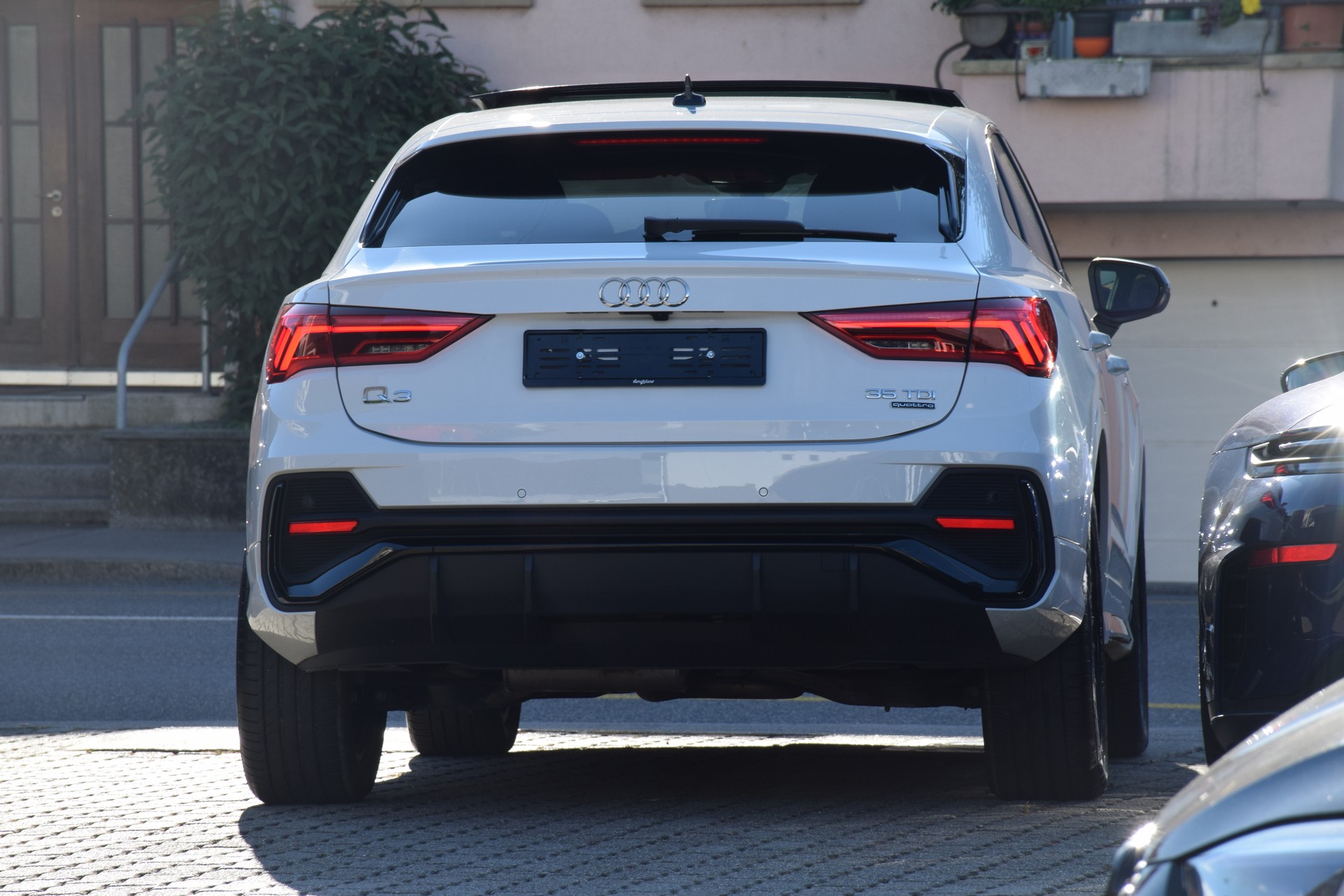 AUDI Q3 Sportback 35 TDI S line quattro S-tronic-image-10