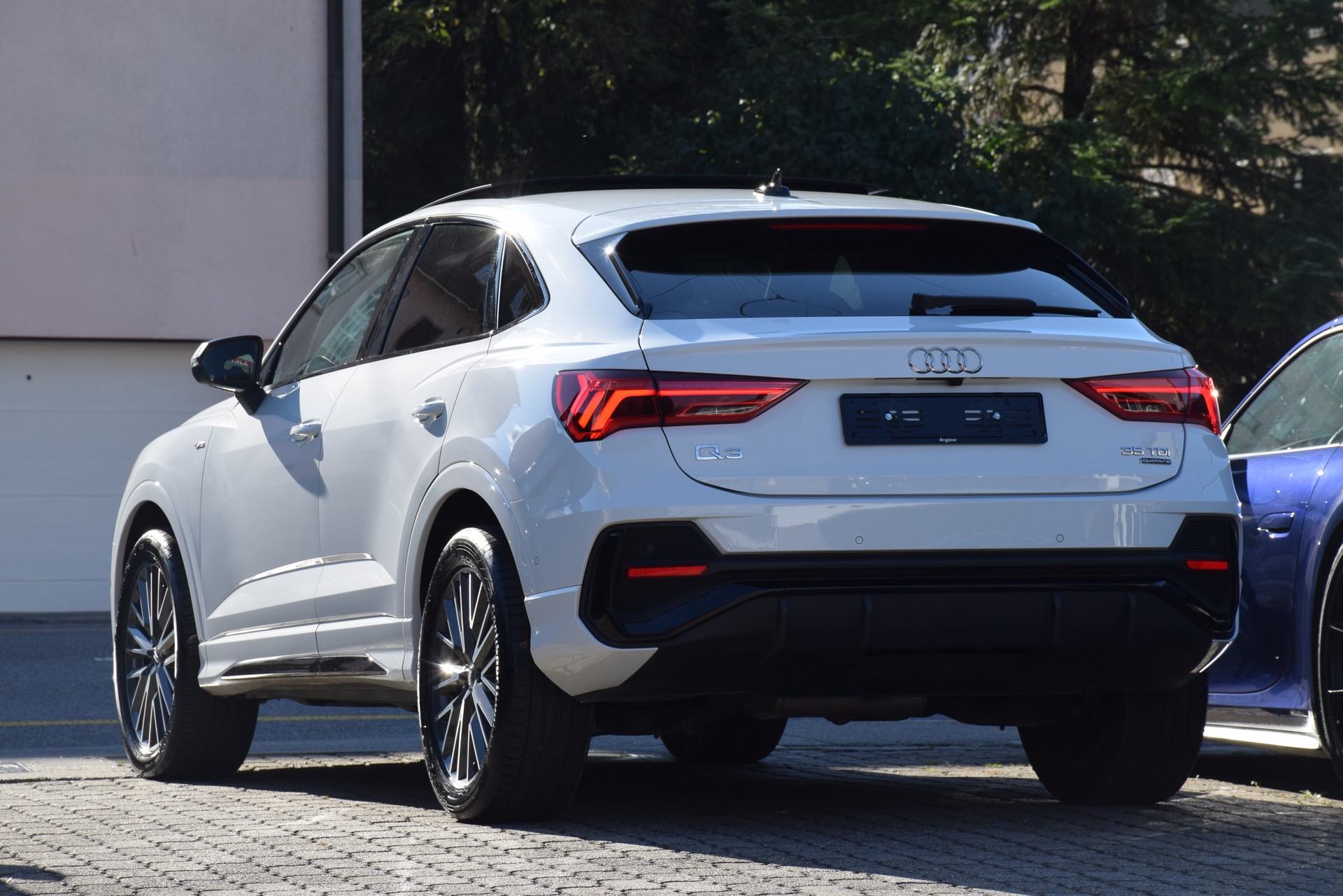 AUDI Q3 Sportback 35 TDI S line quattro S-tronic-image-7
